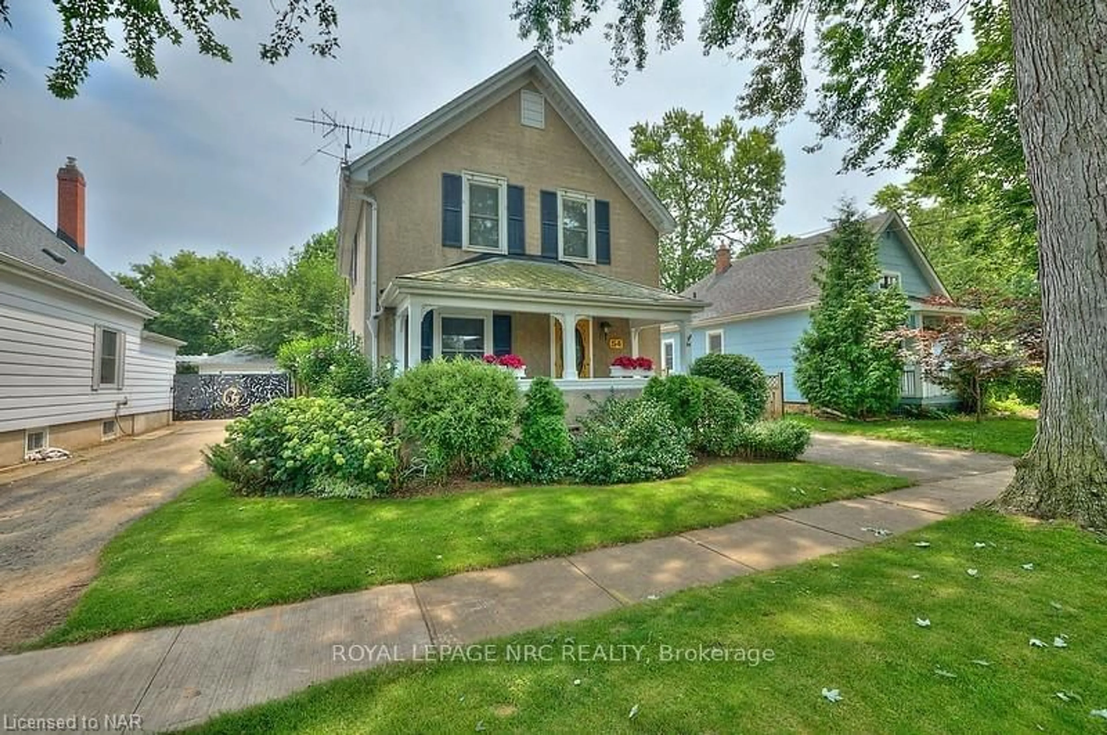 Frontside or backside of a home, cottage for 54 HENRY St, St. Catharines Ontario L2R 5T9