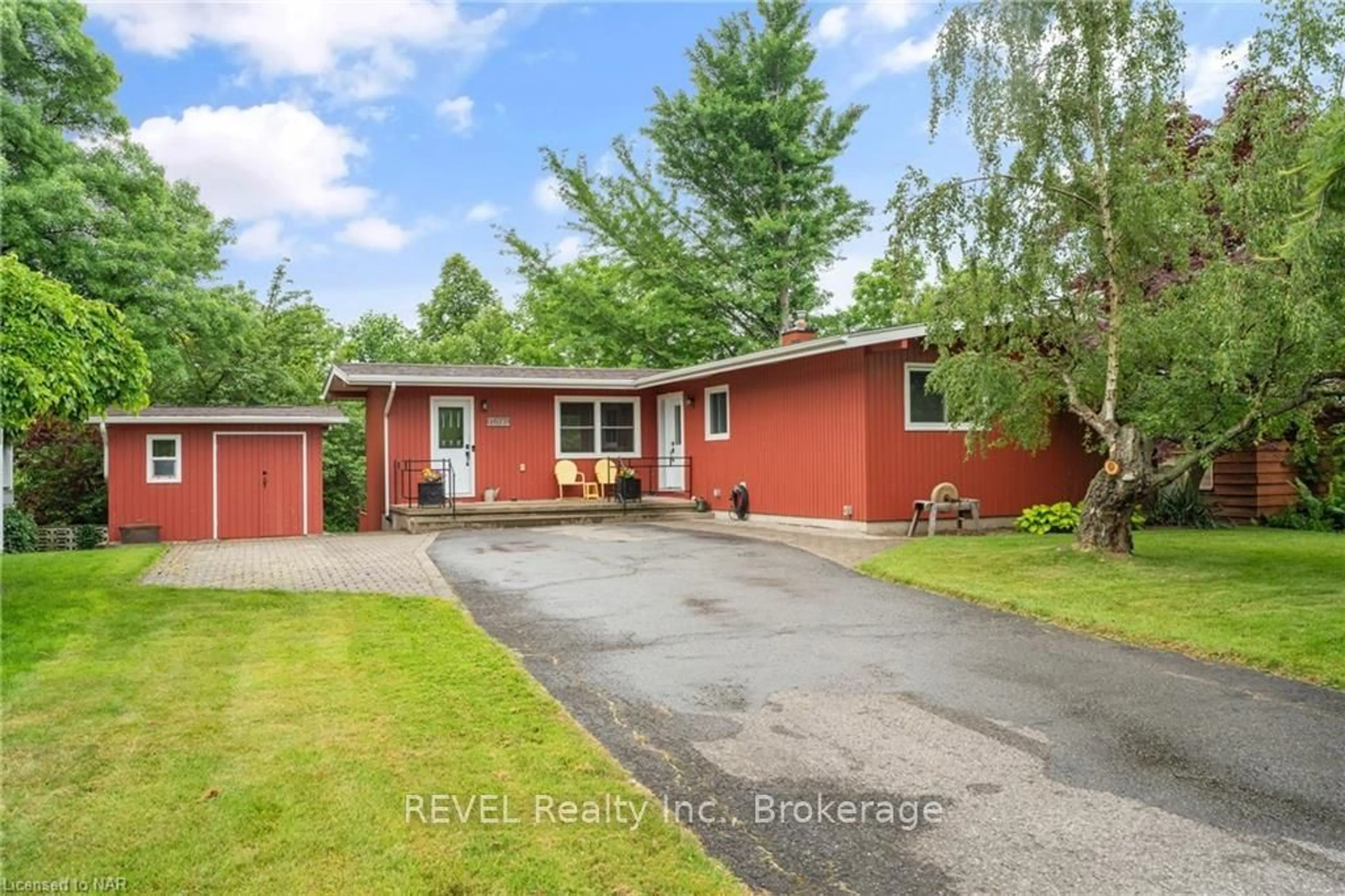 Frontside or backside of a home, cottage for 1677 GREGORY Rd, St. Catharines Ontario L2R 6P9