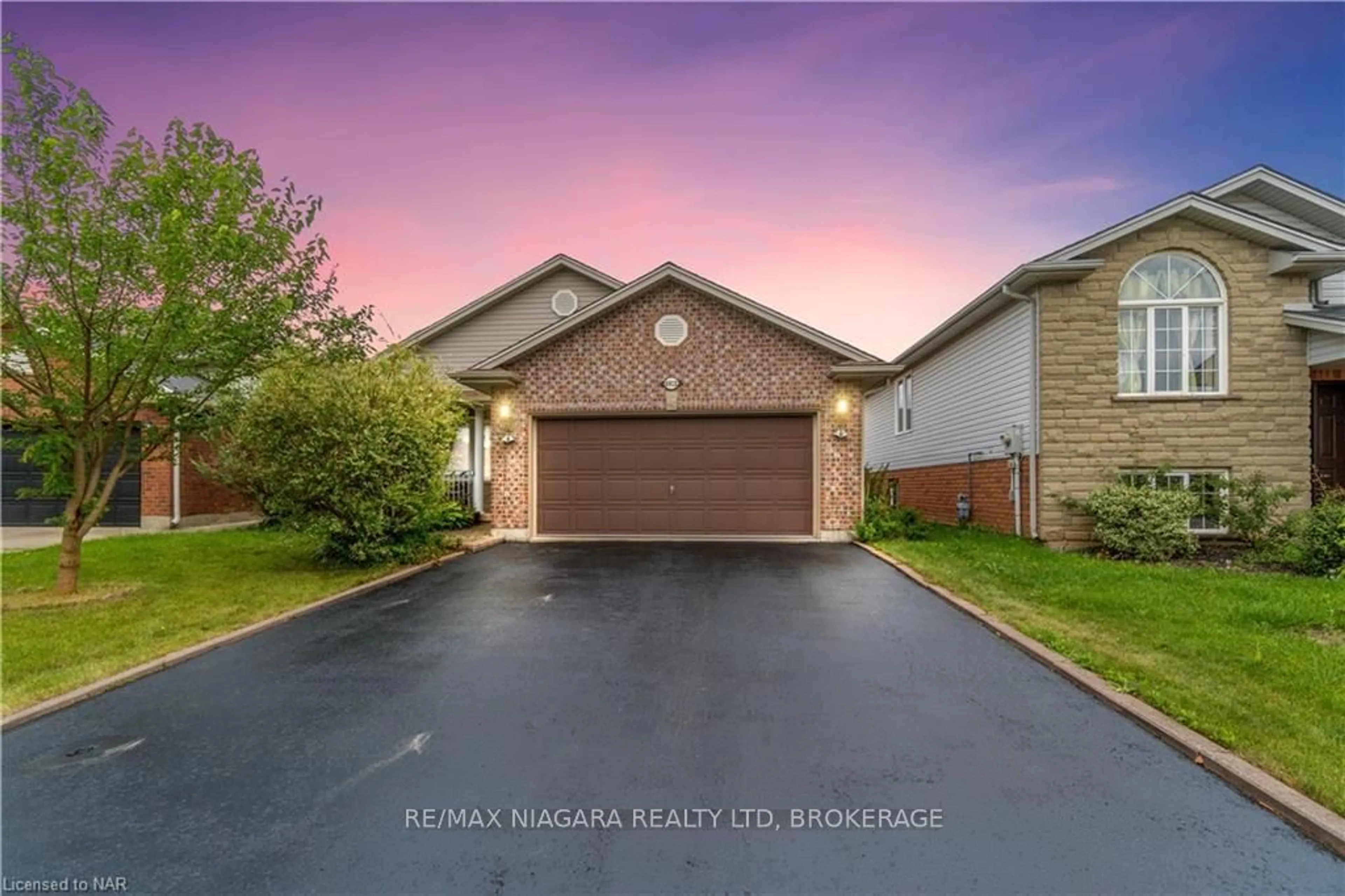 Frontside or backside of a home, the street view for 6912 KELLY Dr, Niagara Falls Ontario L2H 3J7