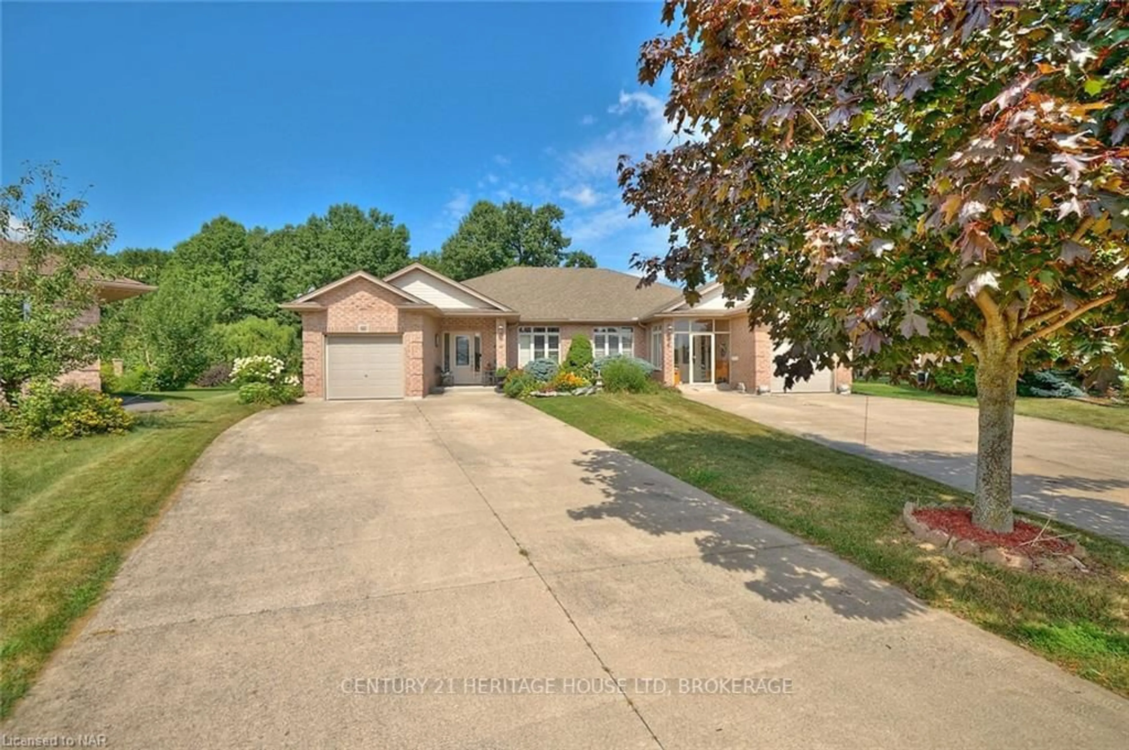 Frontside or backside of a home, the street view for 60 BRIDGEWATER Crt, Welland Ontario L3C 7M6