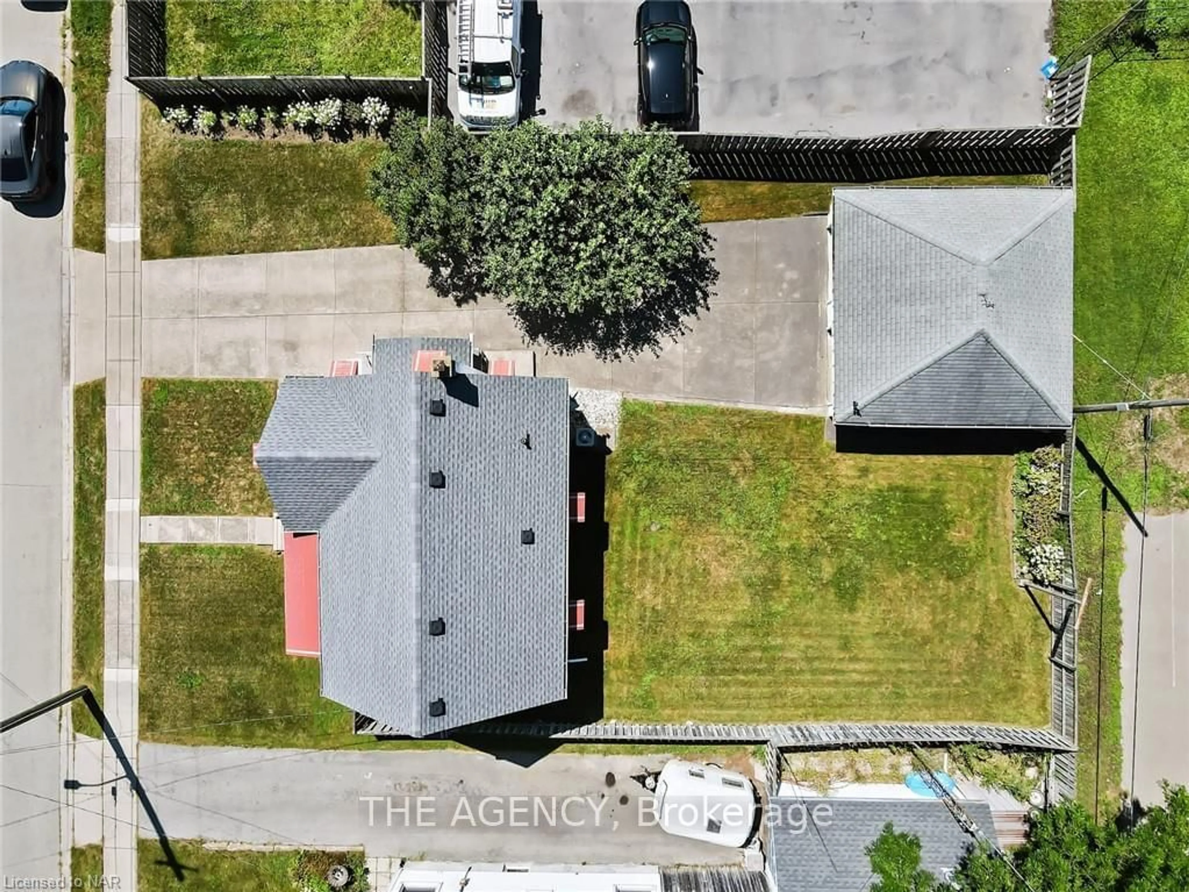 Frontside or backside of a home, the street view for 58 ELMWOOD Ave, Welland Ontario L3C 2E1