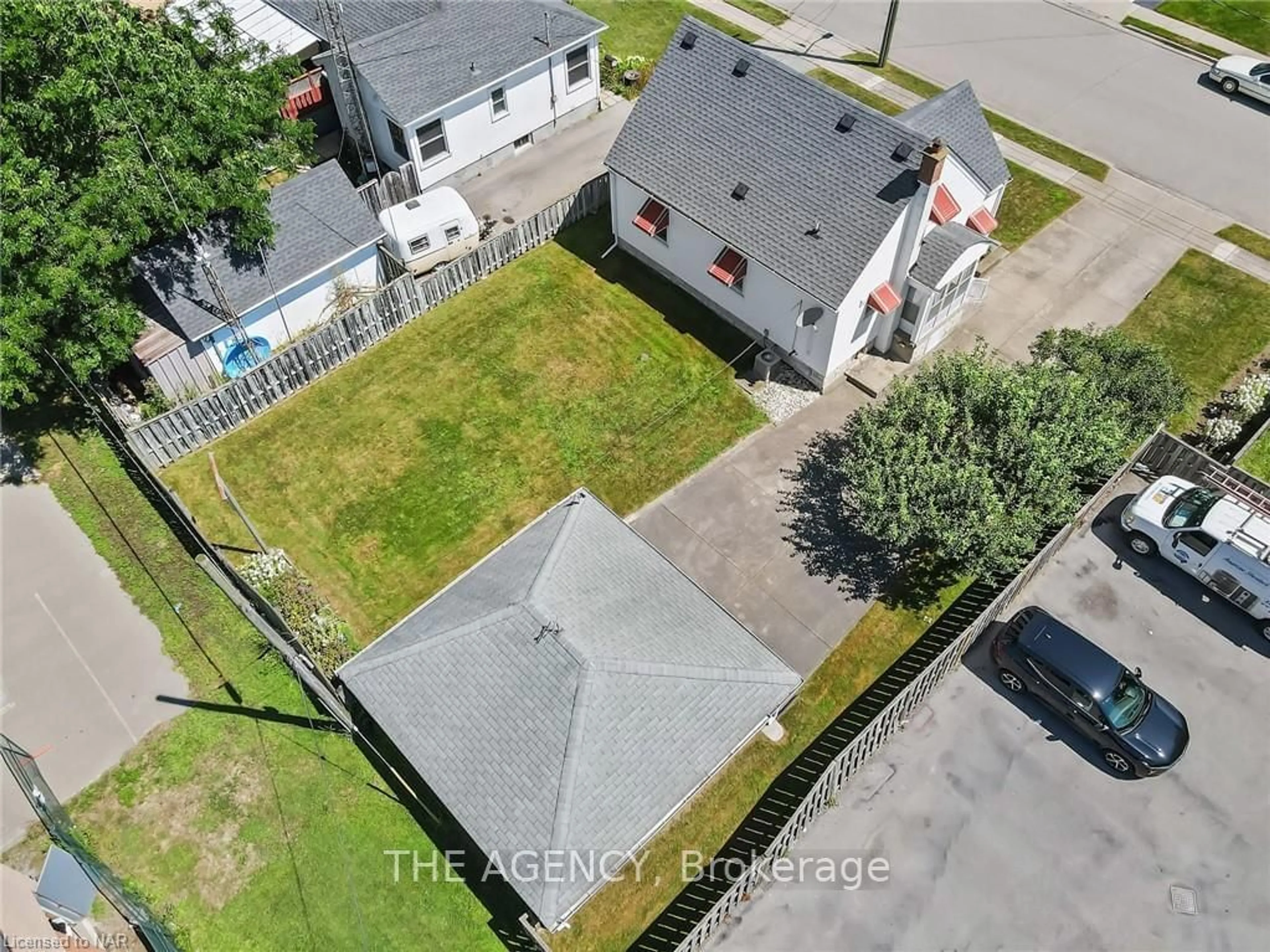 Frontside or backside of a home, the street view for 58 ELMWOOD Ave, Welland Ontario L3C 2E1