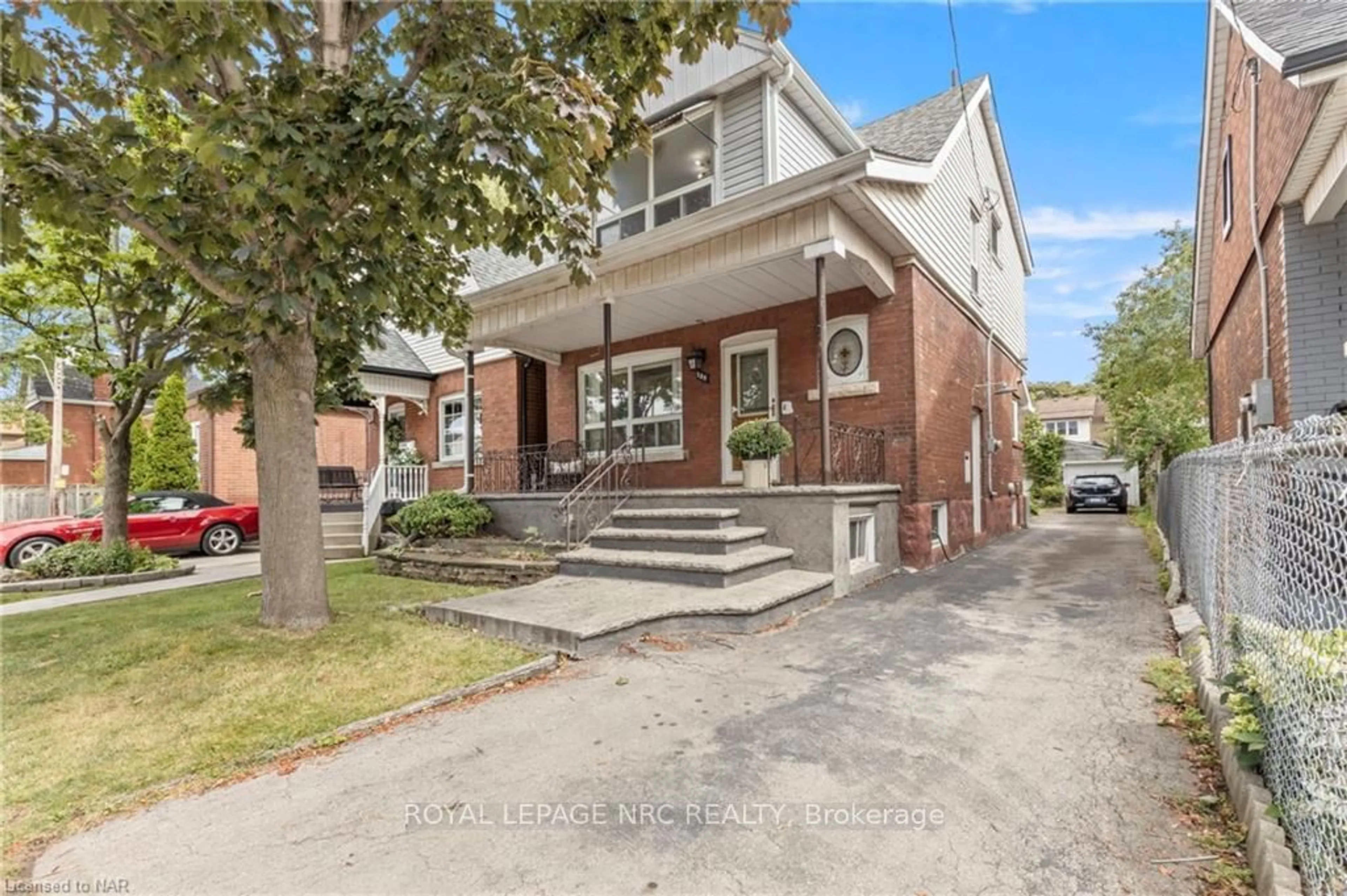 Frontside or backside of a home, the street view for 138 BALMORAL Ave, Hamilton Ontario L8L 7R6