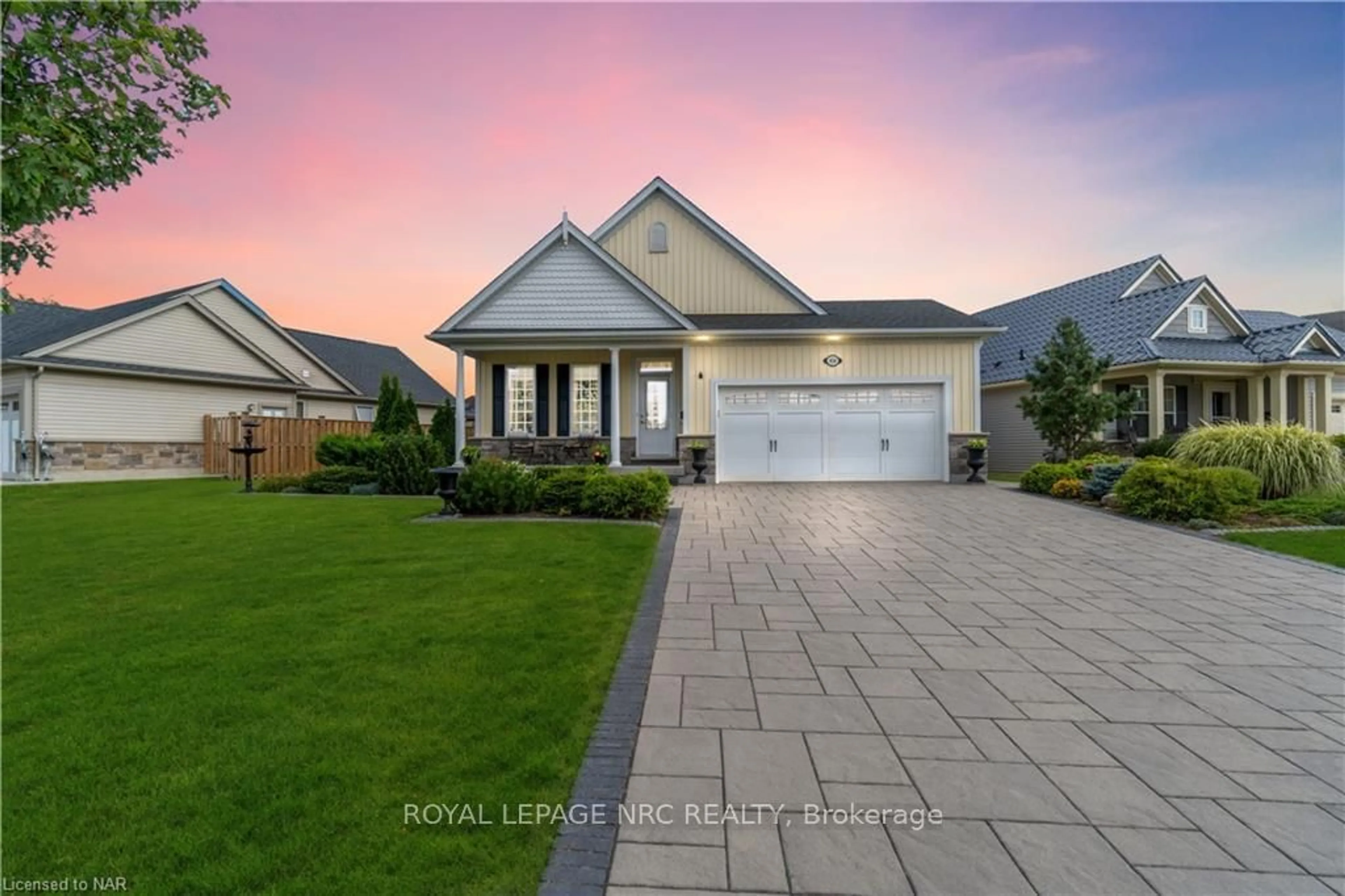 Frontside or backside of a home, the street view for 434 CLASSIC Ave, Welland Ontario L3B 0A4