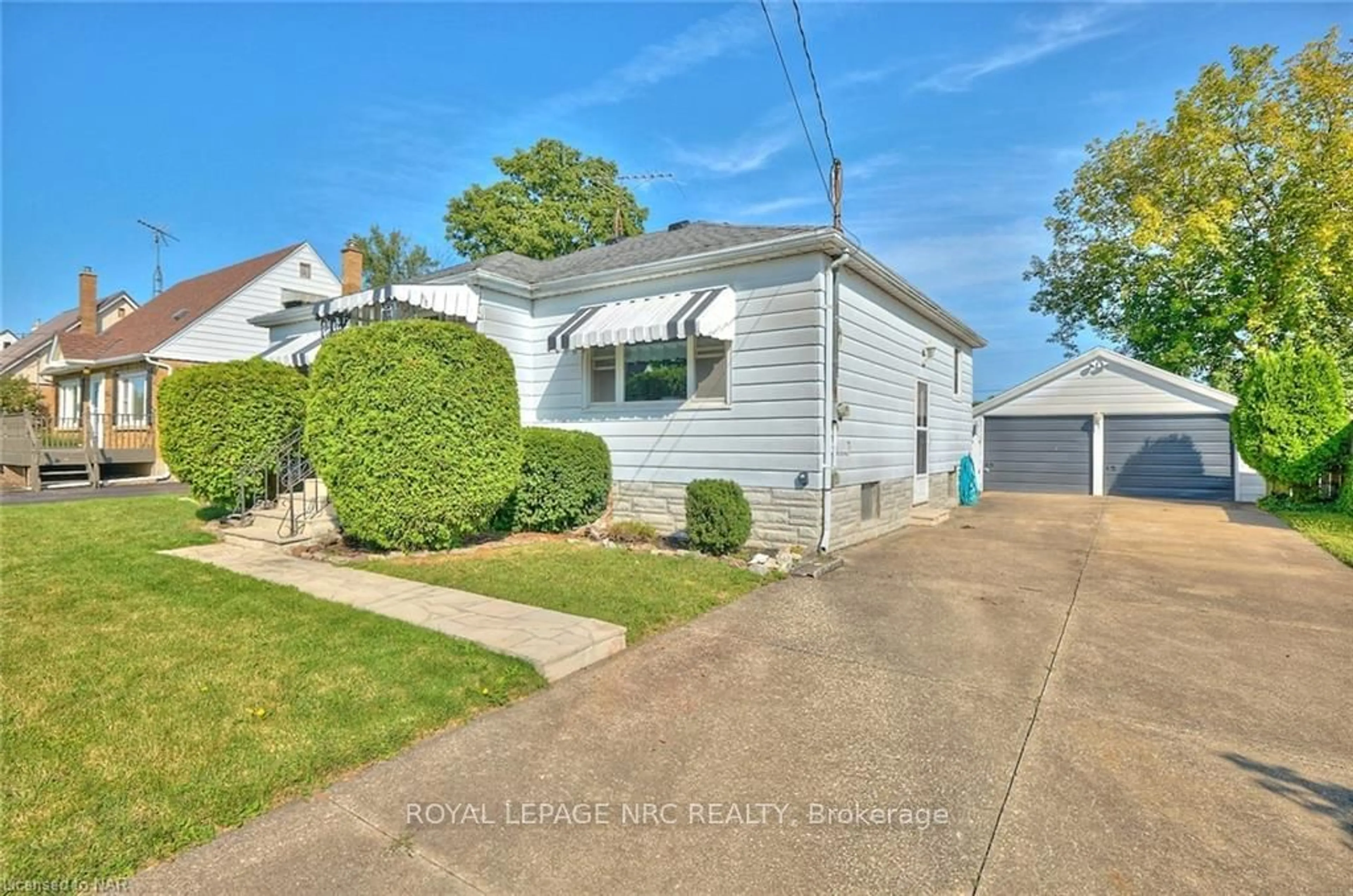 Frontside or backside of a home, cottage for 6041 COHOLAN St, Niagara Falls Ontario L2J 1K7