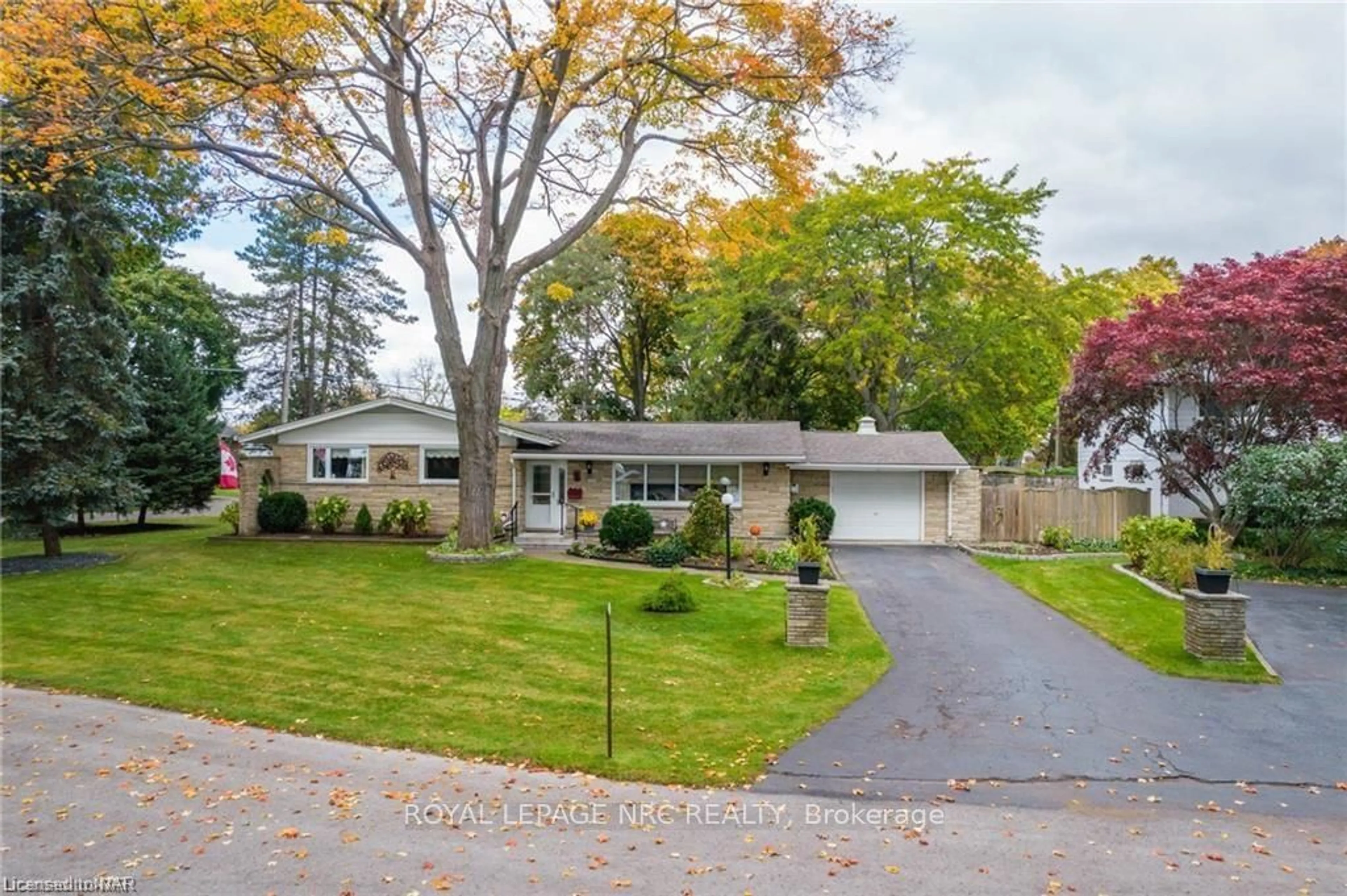 A pic from exterior of the house or condo, the street view for 1 LAKEWOOD Cres, Port Colborne Ontario L3K 2S9