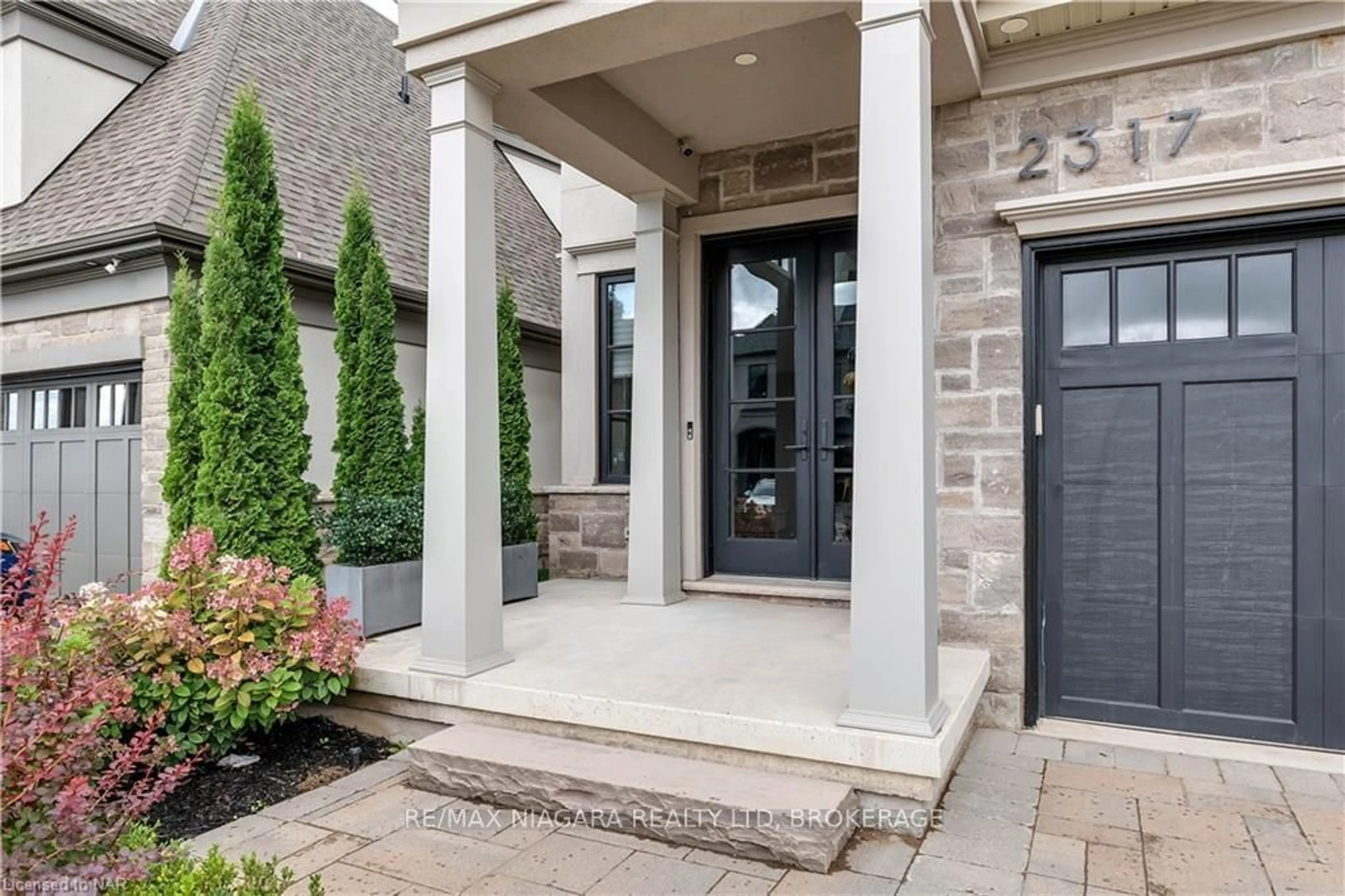 Indoor entryway, ceramic floors for 2317 TERRAVITA Dr, Niagara Falls Ontario L2J 0E9