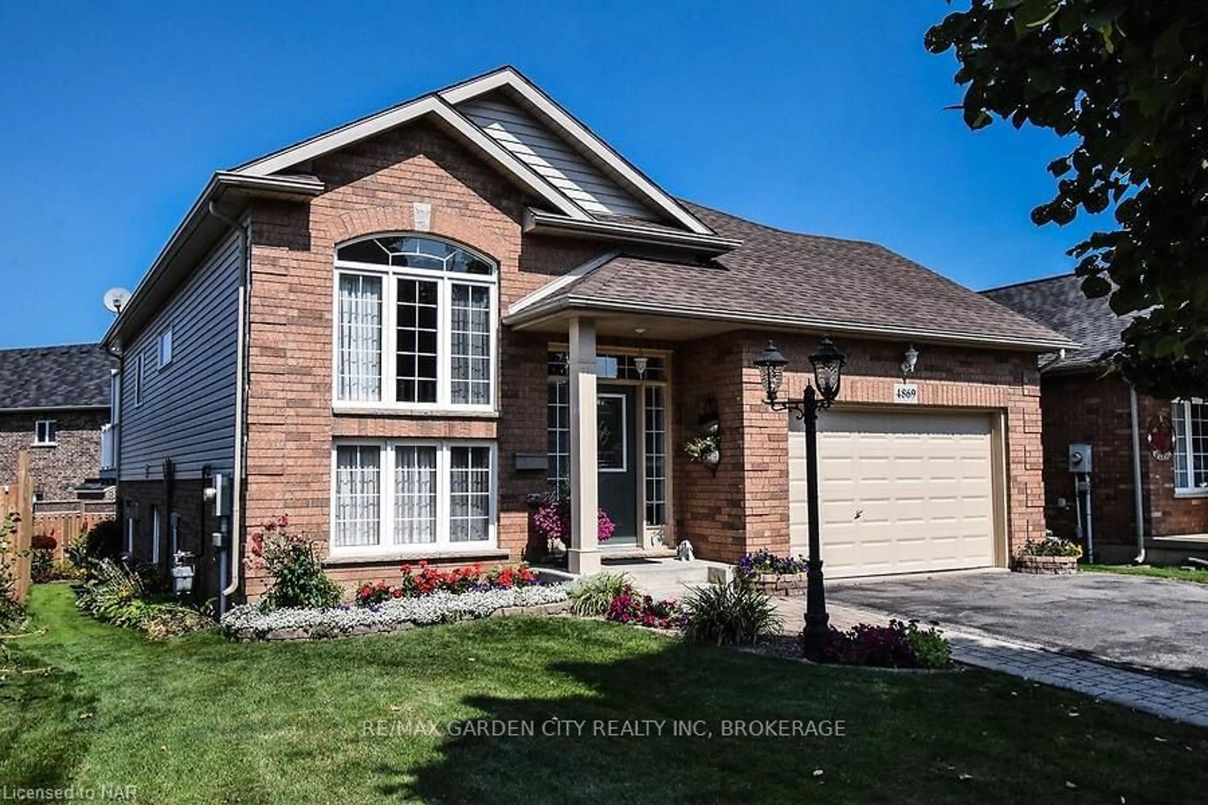 Home with brick exterior material for 4869 CHERRYWOOD Dr, Lincoln Ontario L3J 0G3