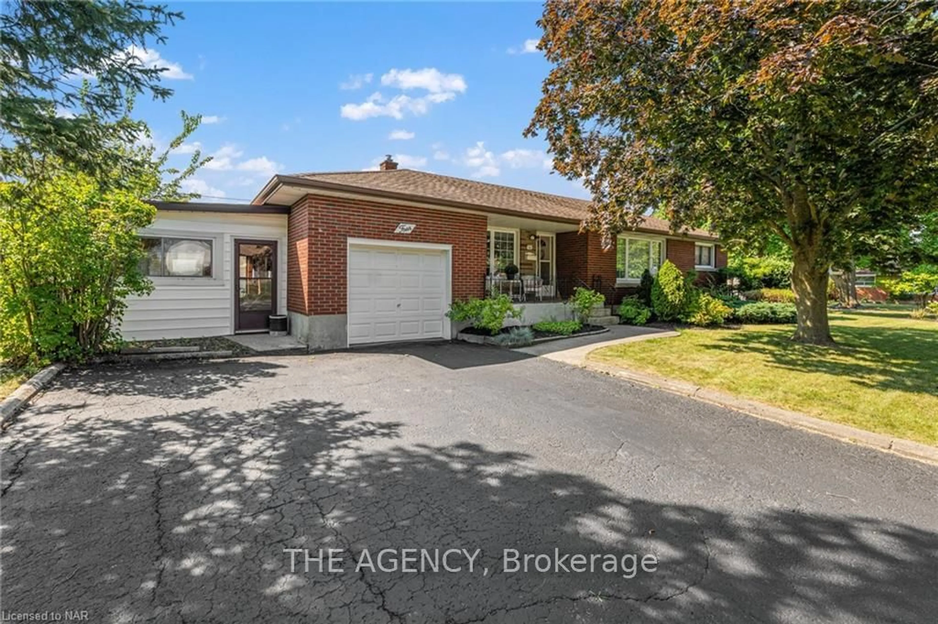 A pic from exterior of the house or condo, the street view for 4 TAMARACK St, Welland Ontario L3C 4X5