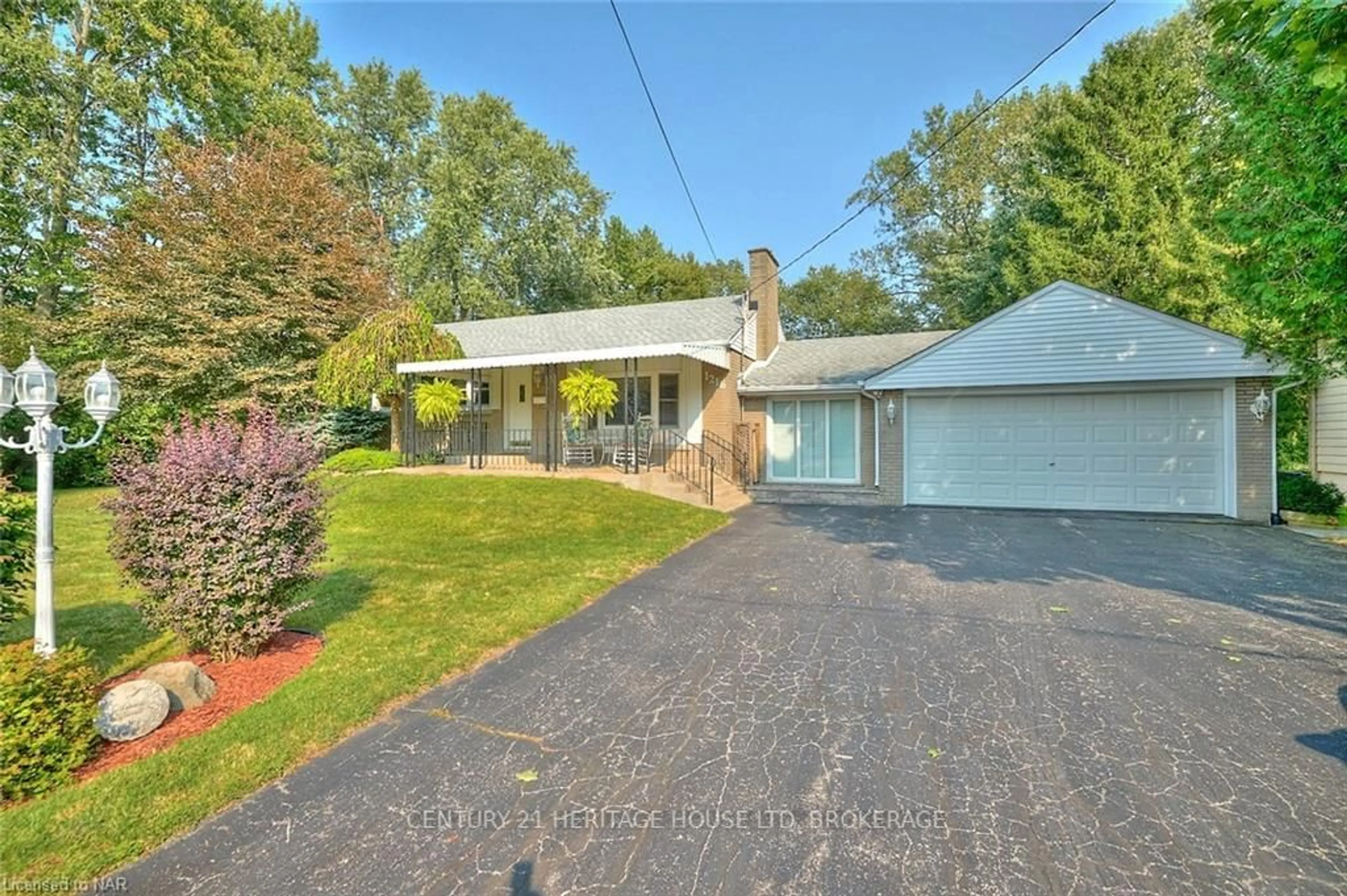 Frontside or backside of a home, cottage for 1216 BENNER Ave, Fort Erie Ontario L2A 4N7