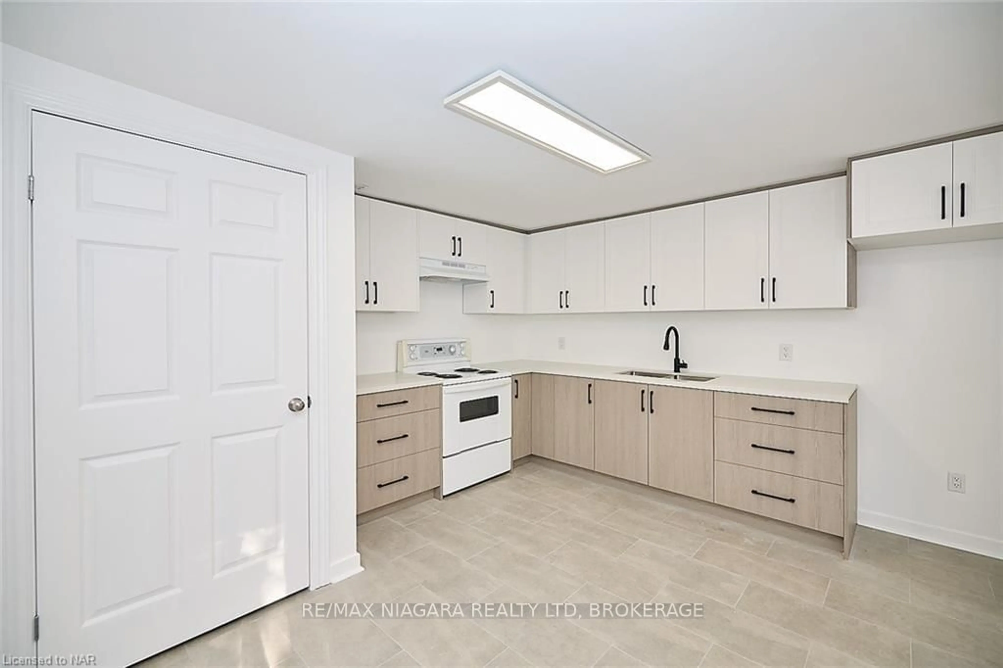 Standard kitchen, ceramic floors, cottage for 245 STANTON St, Fort Erie Ontario L2A 3N8