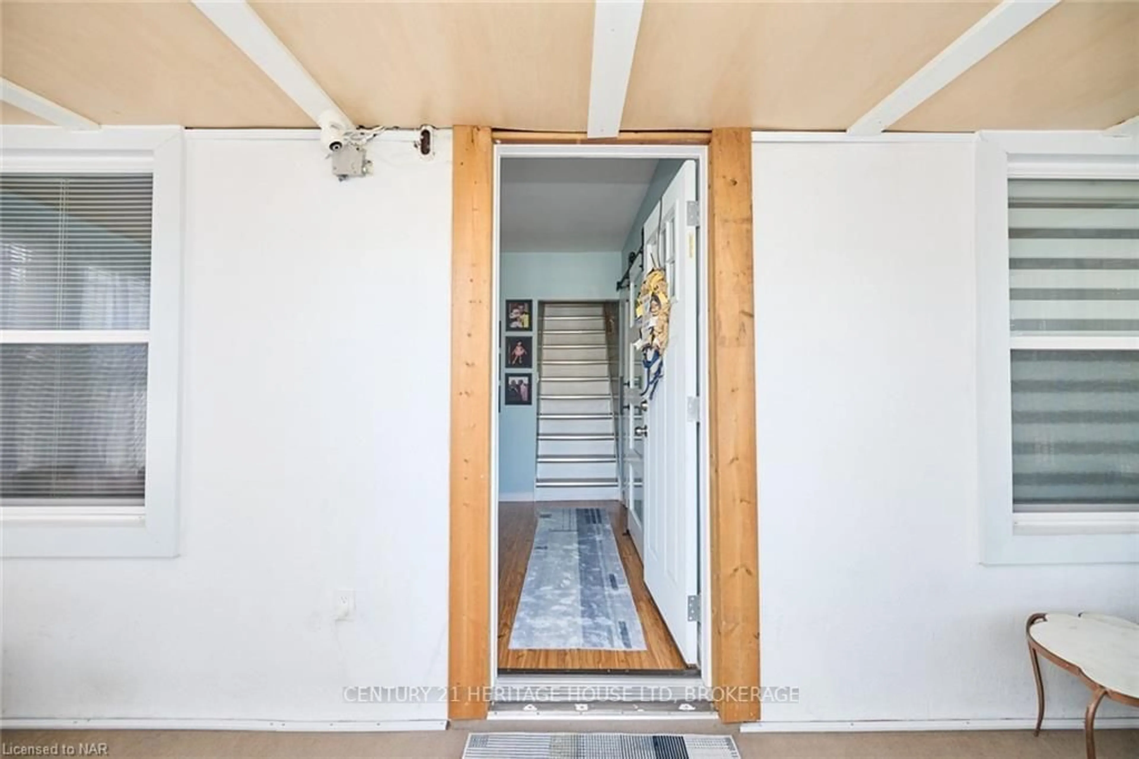 Indoor foyer, unknown floor for 48 SEMLEY Ave, Welland Ontario L3C 1X4