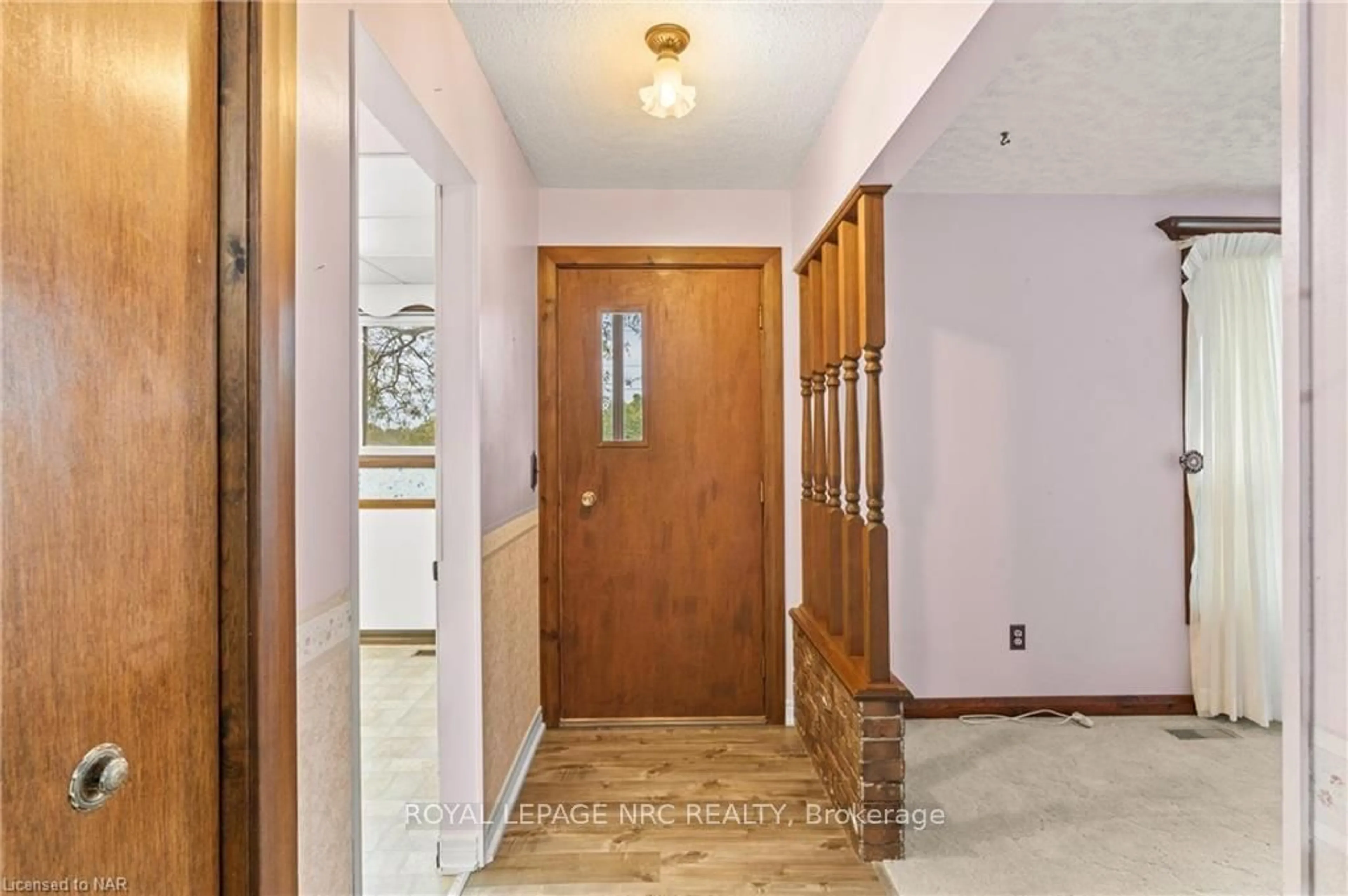 Indoor entryway, wood floors for 1467 STEVENSVILLE Rd, Fort Erie Ontario L0S 1S0