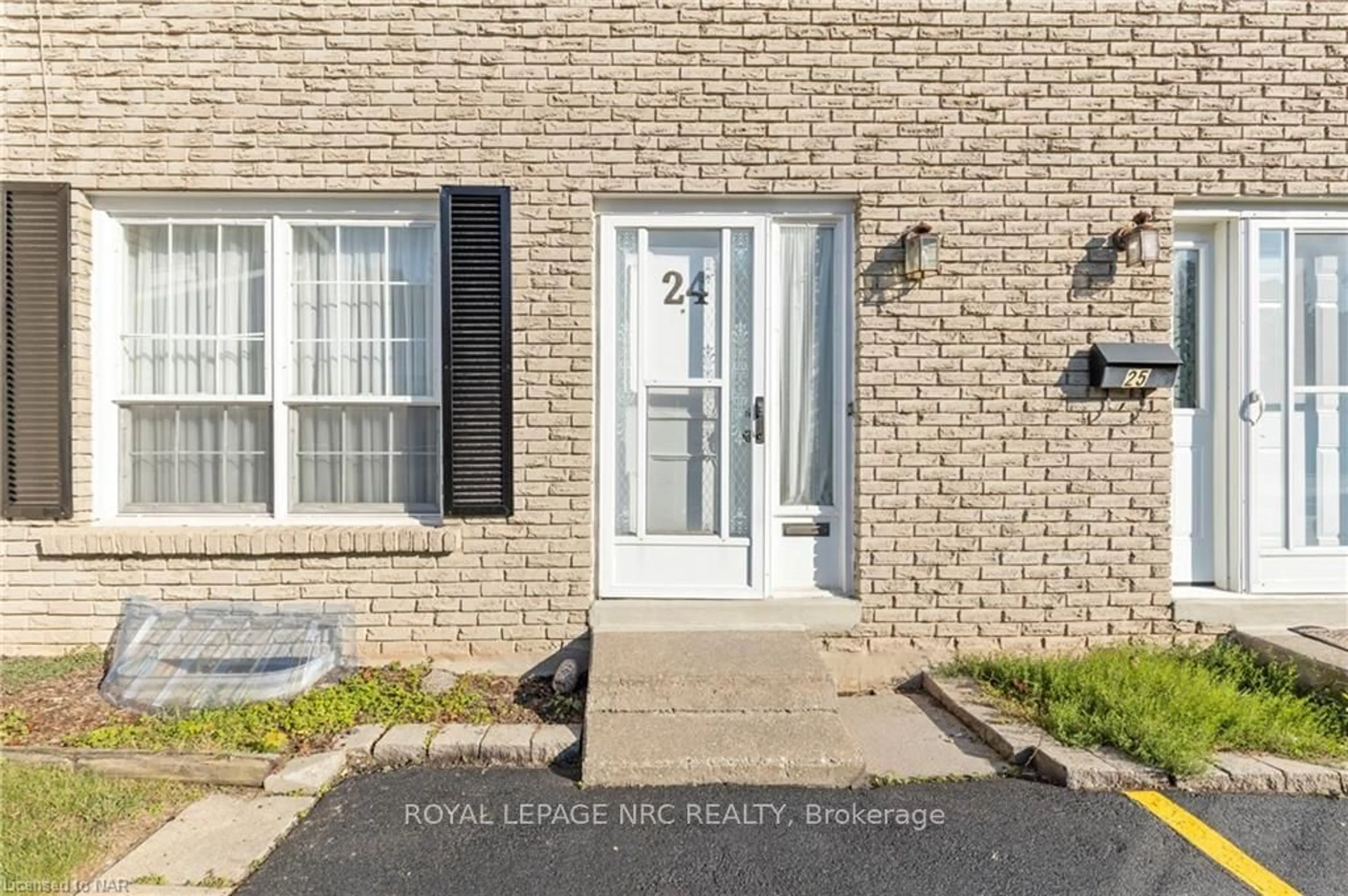 A pic from exterior of the house or condo, the front or back of building for 5787 SWAYZE Dr #24, Niagara Falls Ontario L2J 3W3