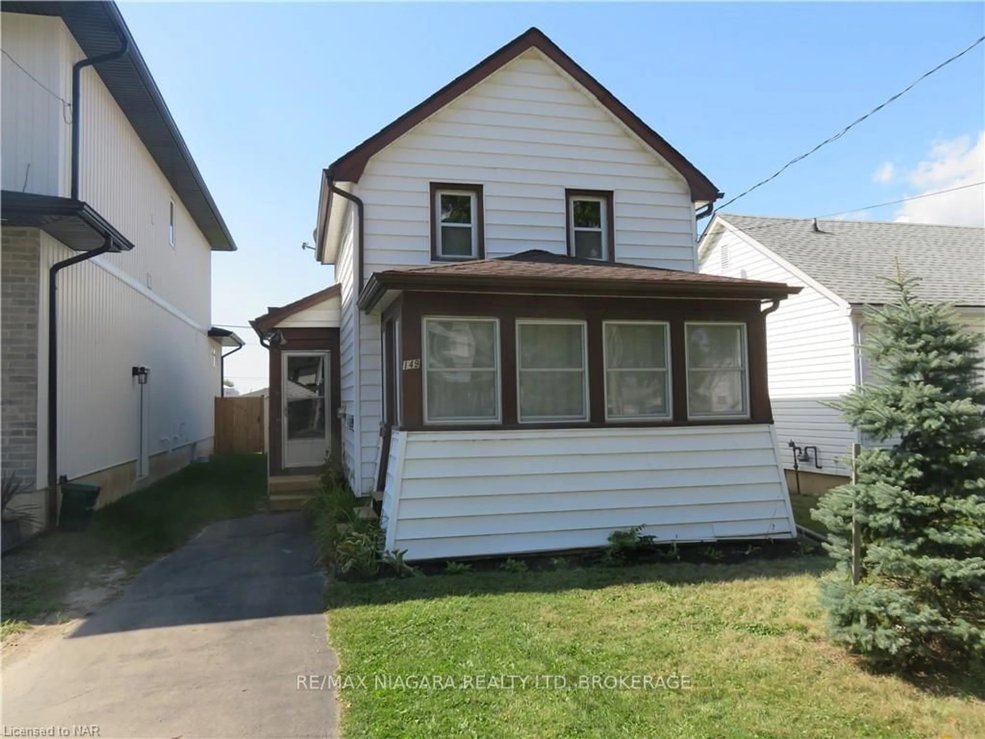 Frontside or backside of a home, the street view for 149 KNOLL St, Port Colborne Ontario L3K 5B2