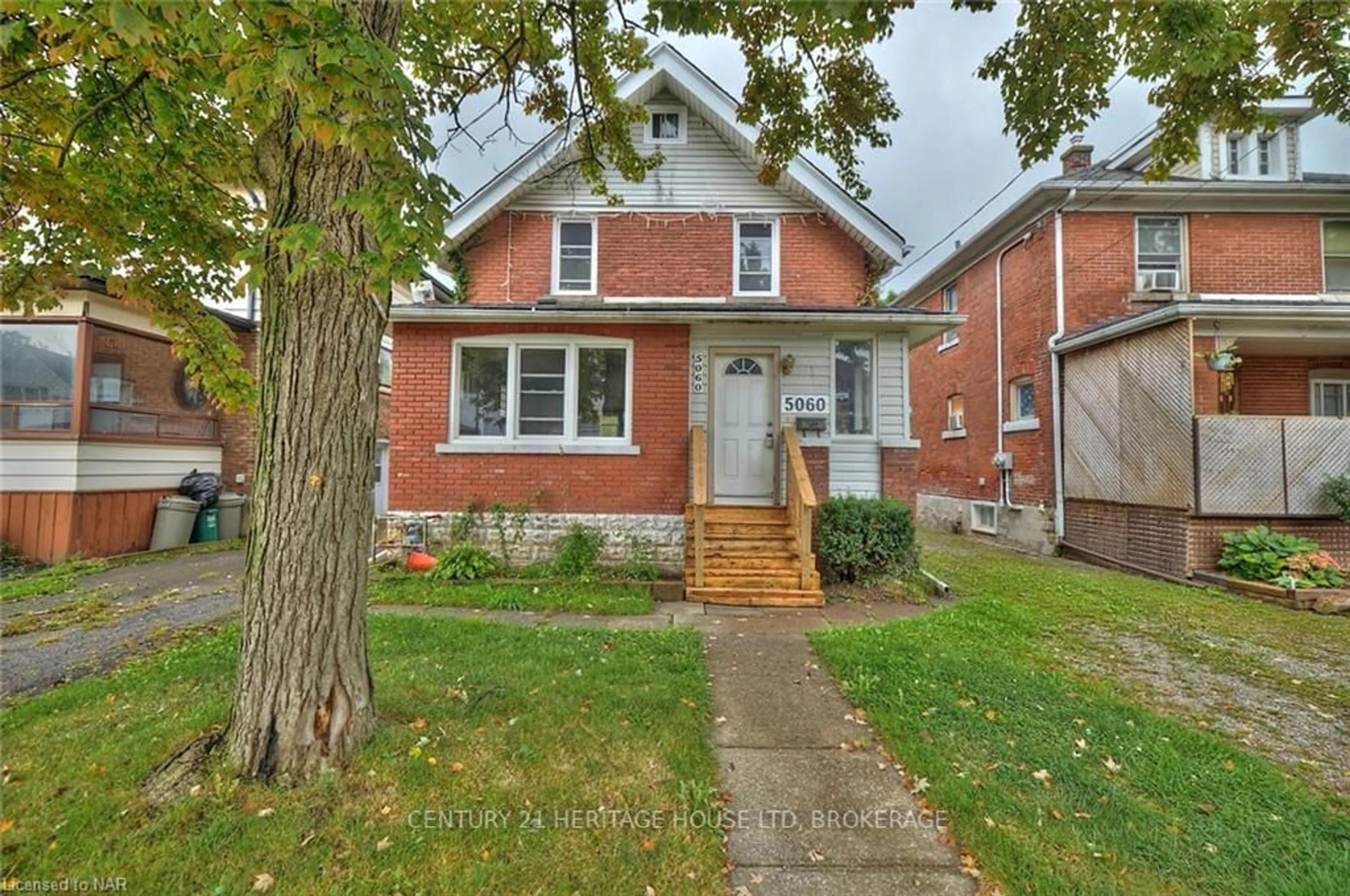 Home with brick exterior material for 5060 MORRISON St, Niagara Falls Ontario L2E 2C8