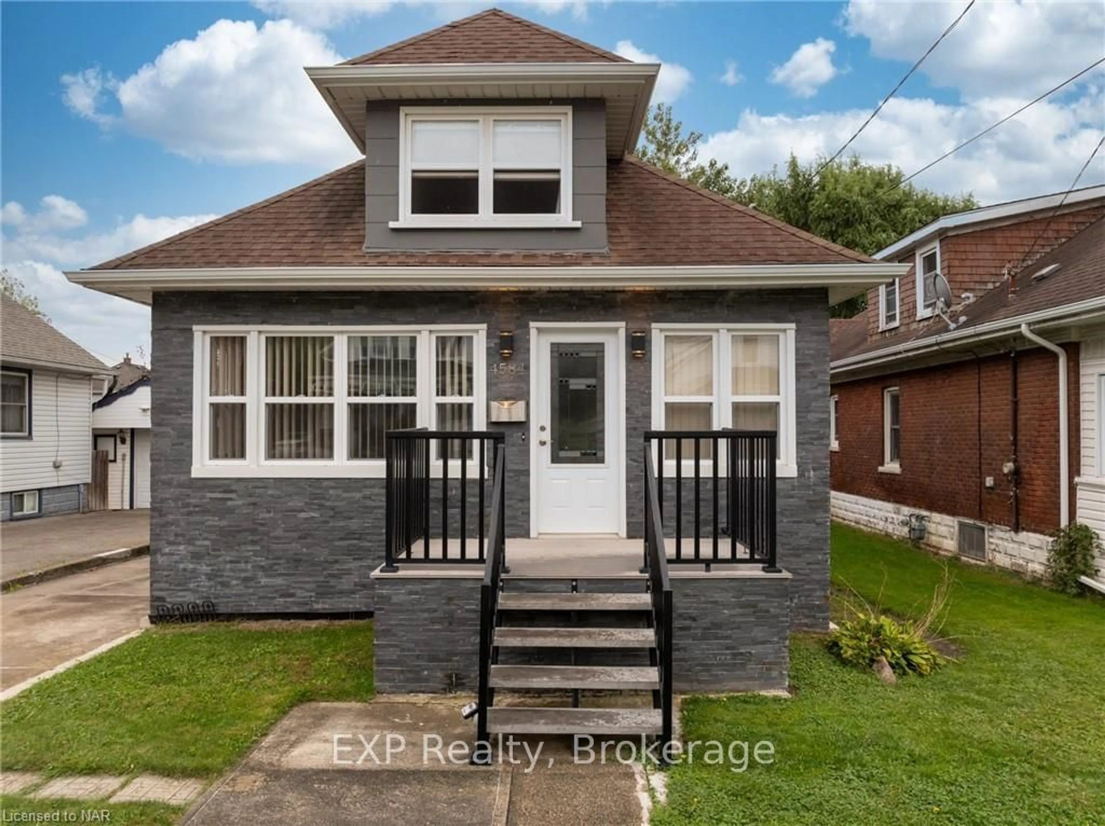 Frontside or backside of a home, cottage for 4584 SIXTH Ave, Niagara Falls Ontario L2E 4T3