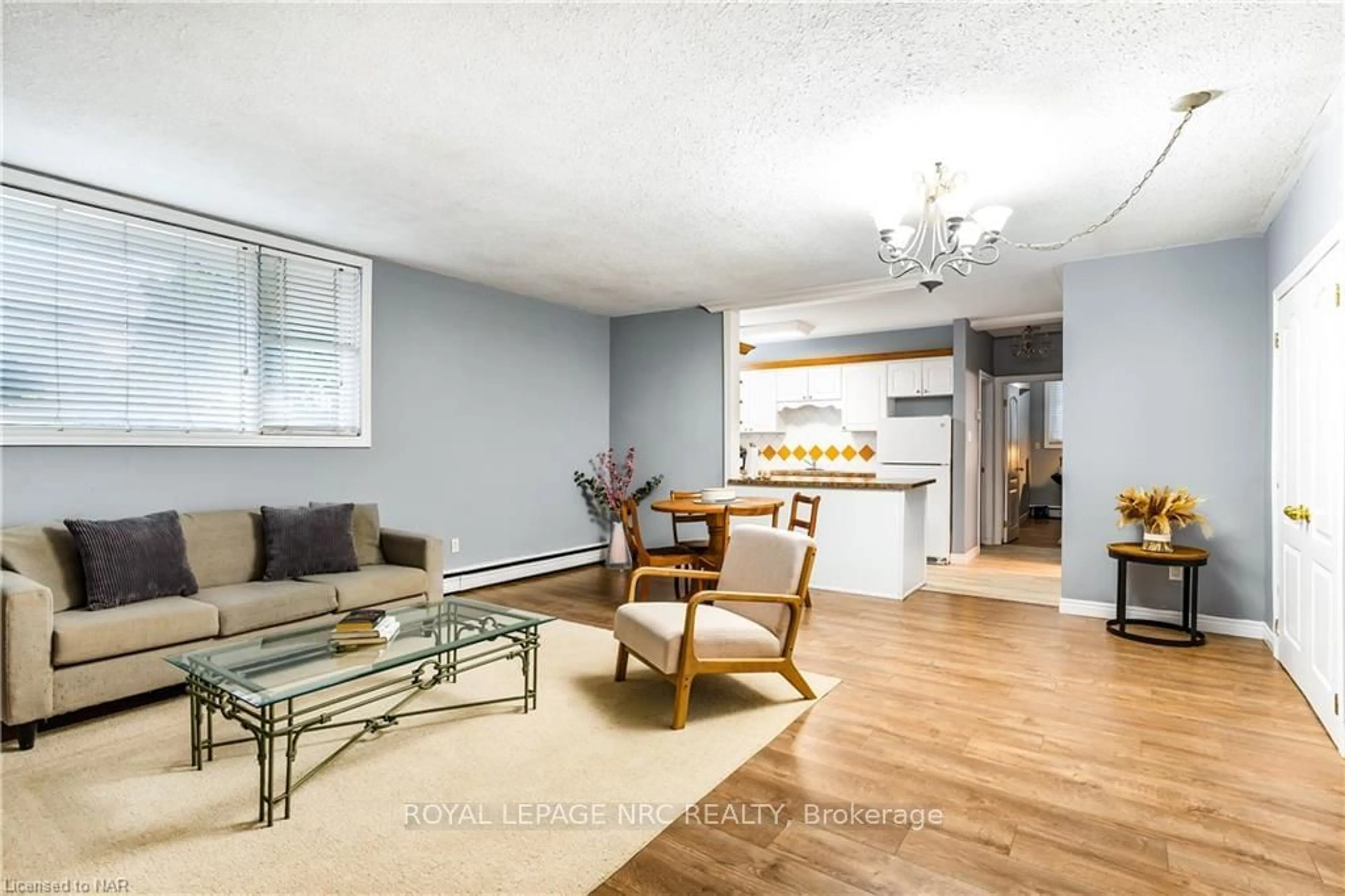 Living room, wood floors for 454 CARLTON St #7, St. Catharines Ontario L2M 4X1