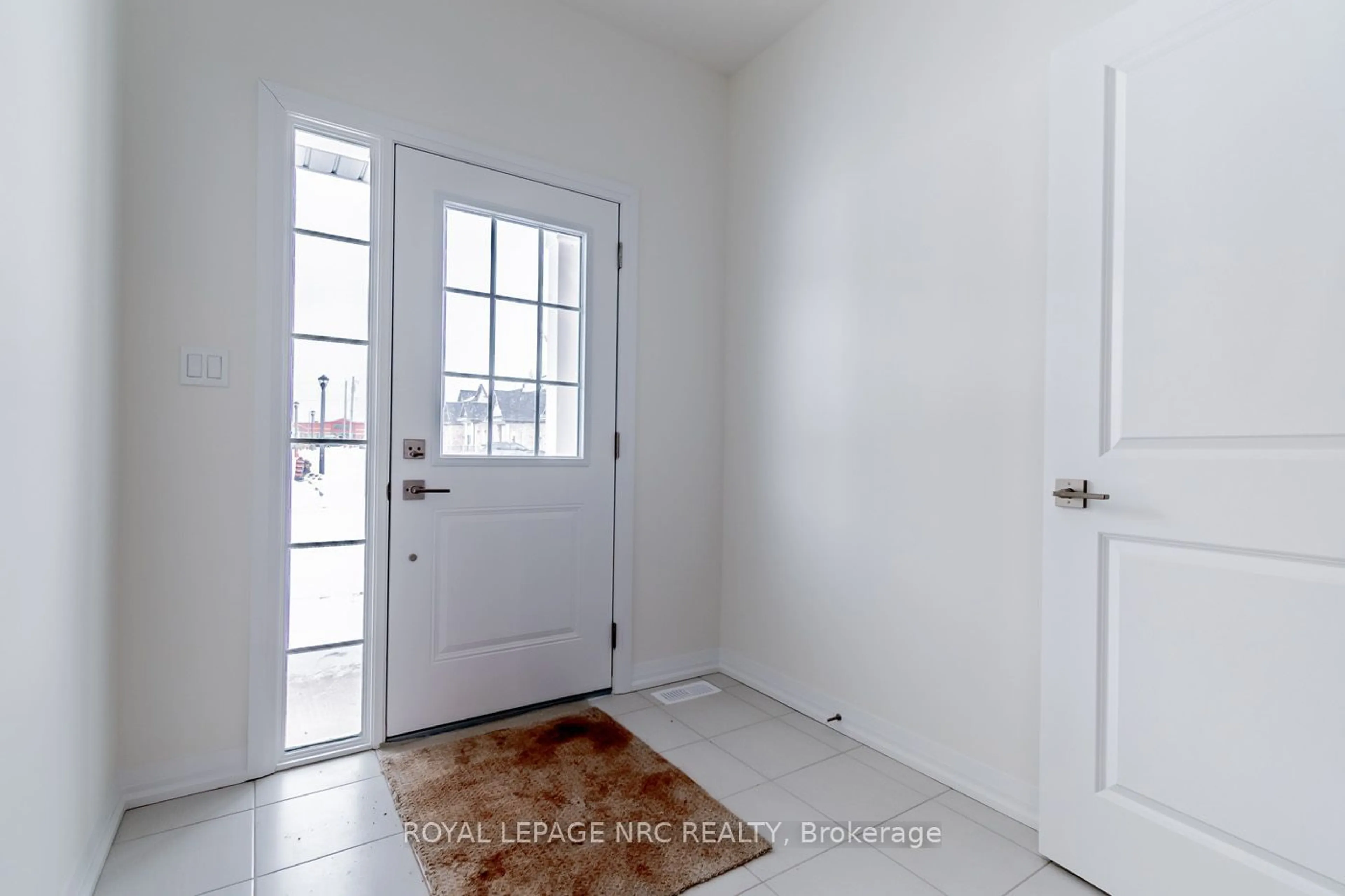 Indoor entryway for 397 GARRISON Rd #9, Fort Erie Ontario L2A 1N1