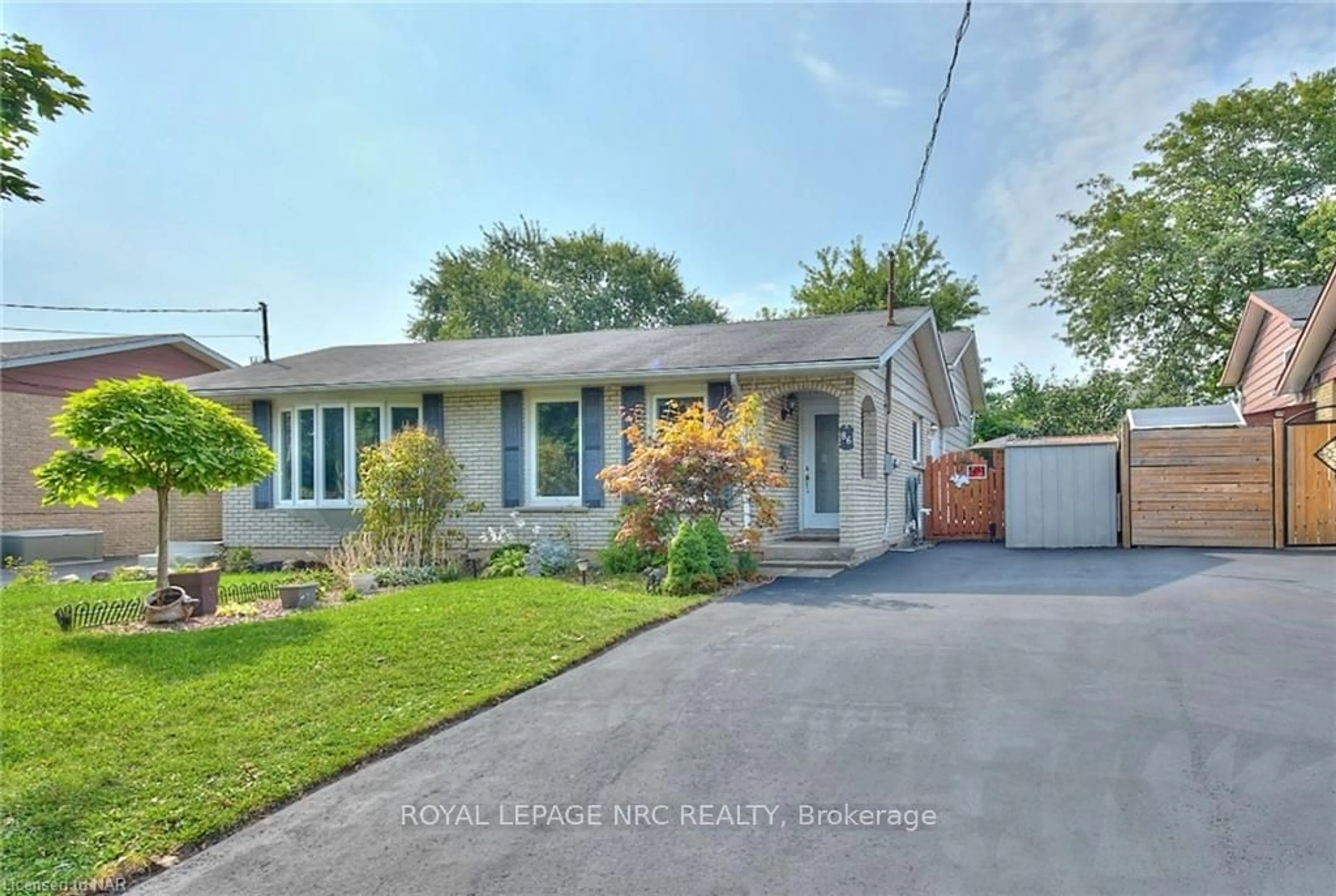 Frontside or backside of a home, cottage for 86 GREEN MAPLE Dr, St. Catharines Ontario L2P 3P5