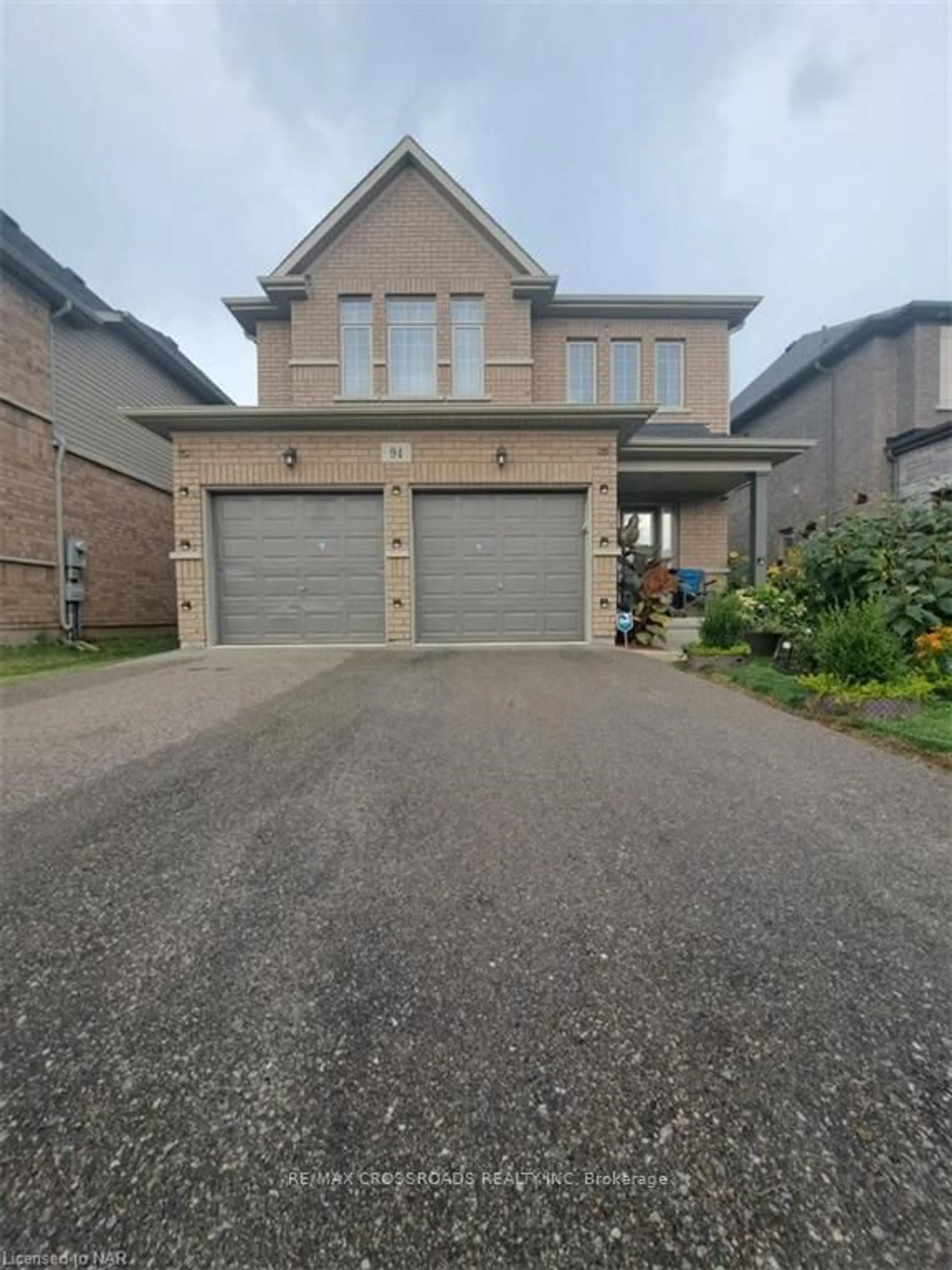 Frontside or backside of a home, the street view for 94 SUNSET Way, Thorold Ontario L2V 0C8