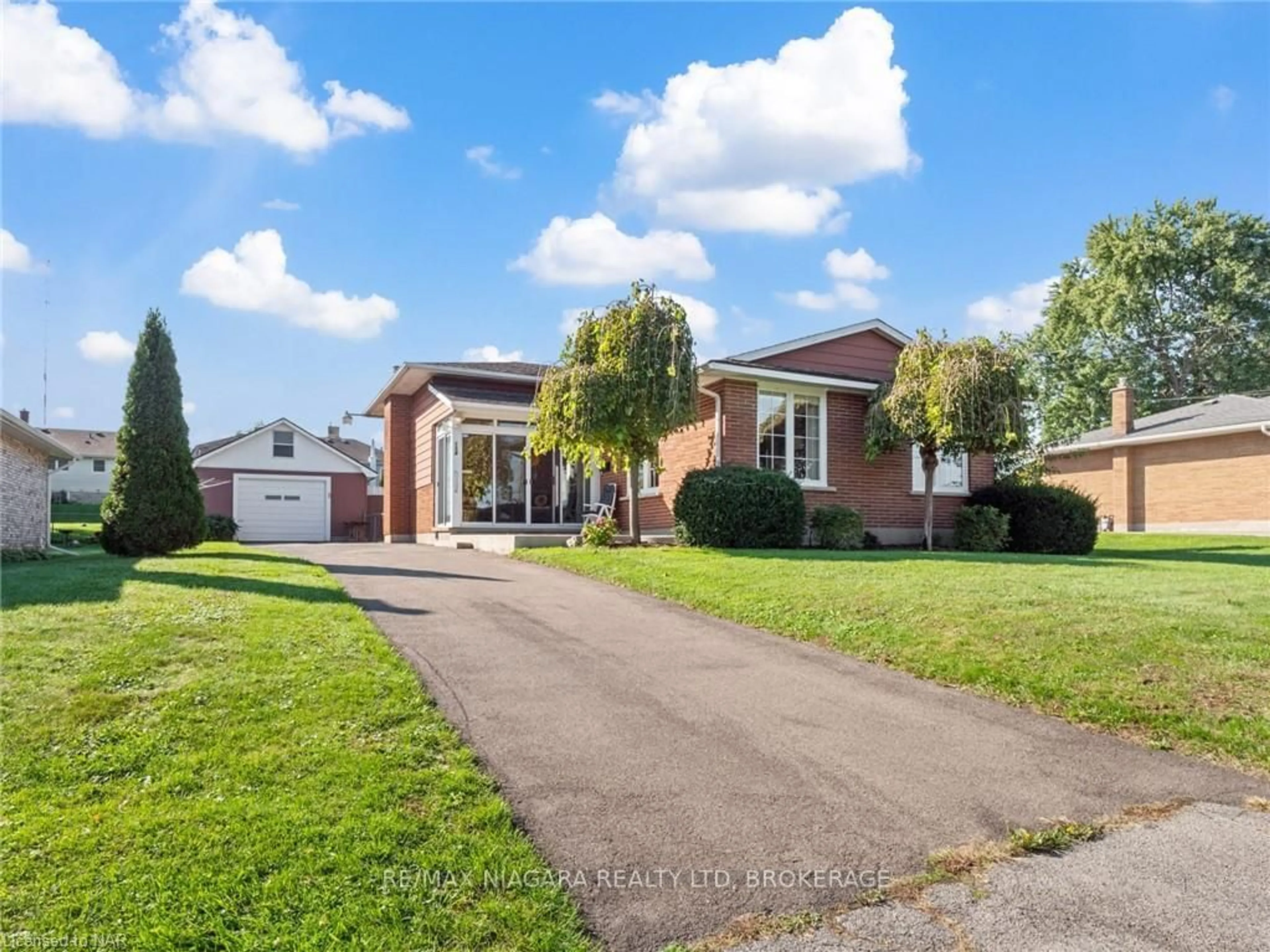 Frontside or backside of a home, the street view for 134 CHAMPLAIN Dr, Fort Erie Ontario L2A 1Z8