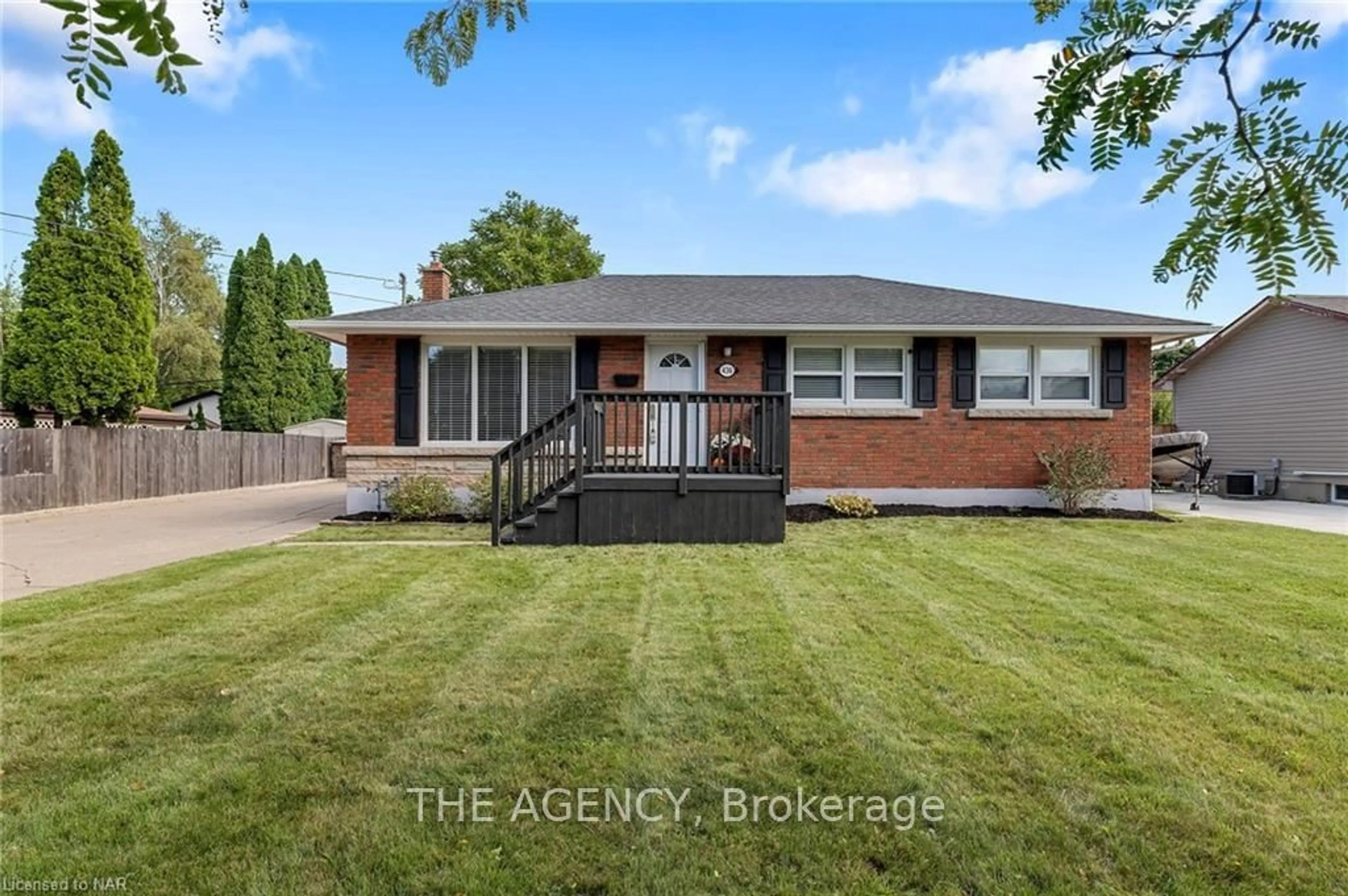 Frontside or backside of a home, the fenced backyard for 436 BUNTING Rd, St. Catharines Ontario L2M 3Z4