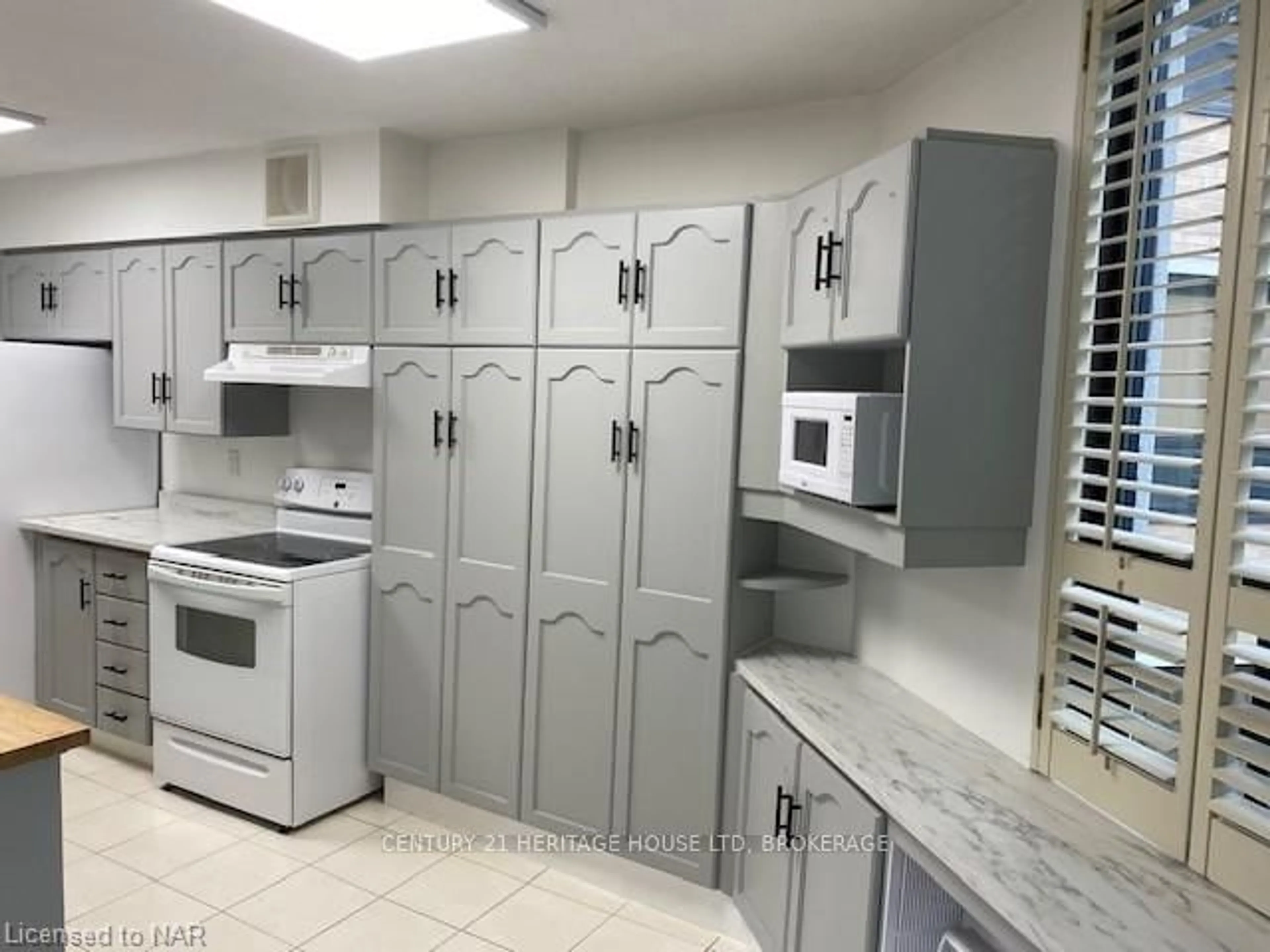 Kitchen with laundary machines, ceramic floors for 190 HWY 20 W #310A, Pelham Ontario L0S 1M0