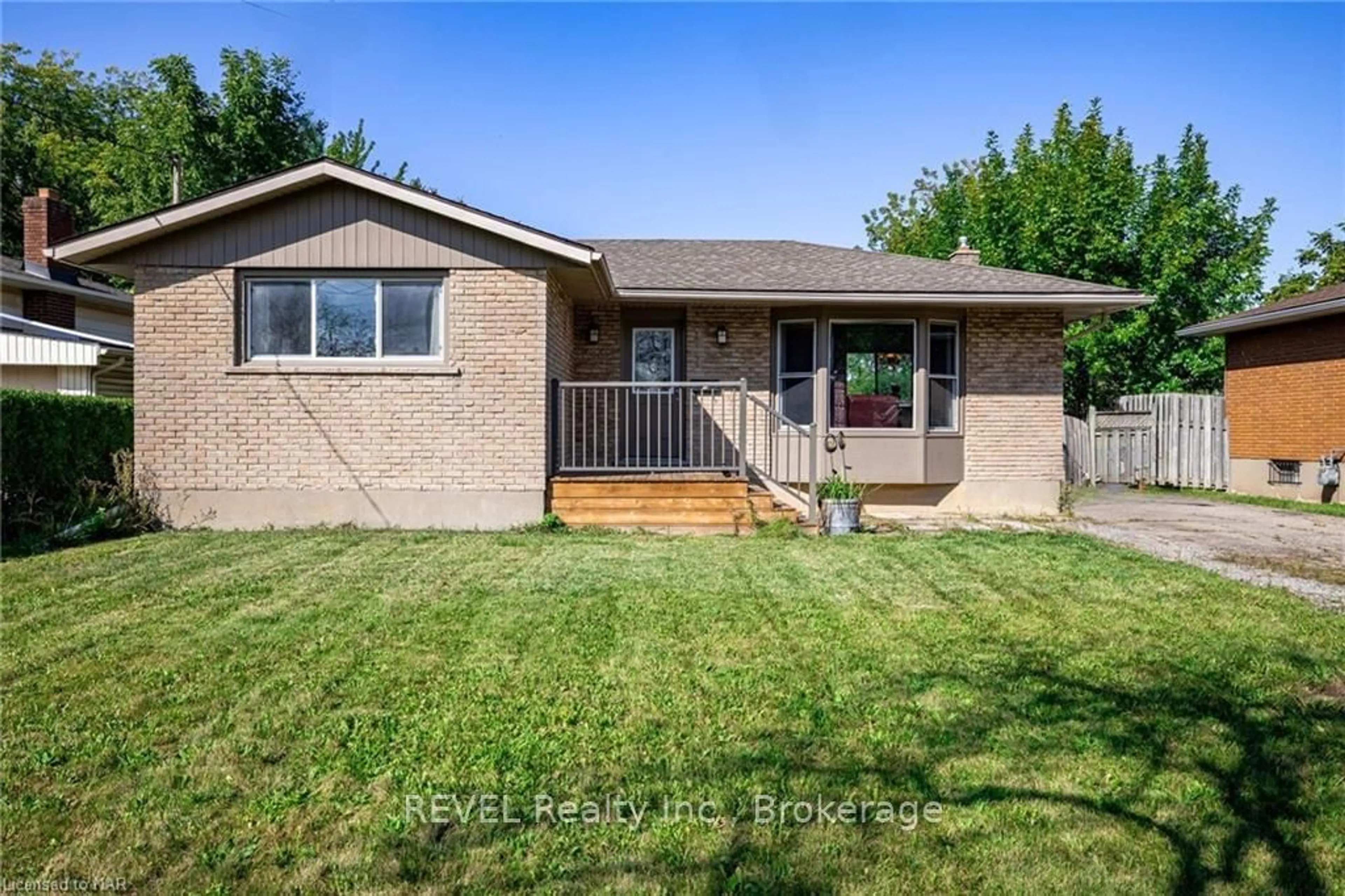 Frontside or backside of a home, the fenced backyard for 11 RENDALE Ave, St. Catharines Ontario L2M 6E9