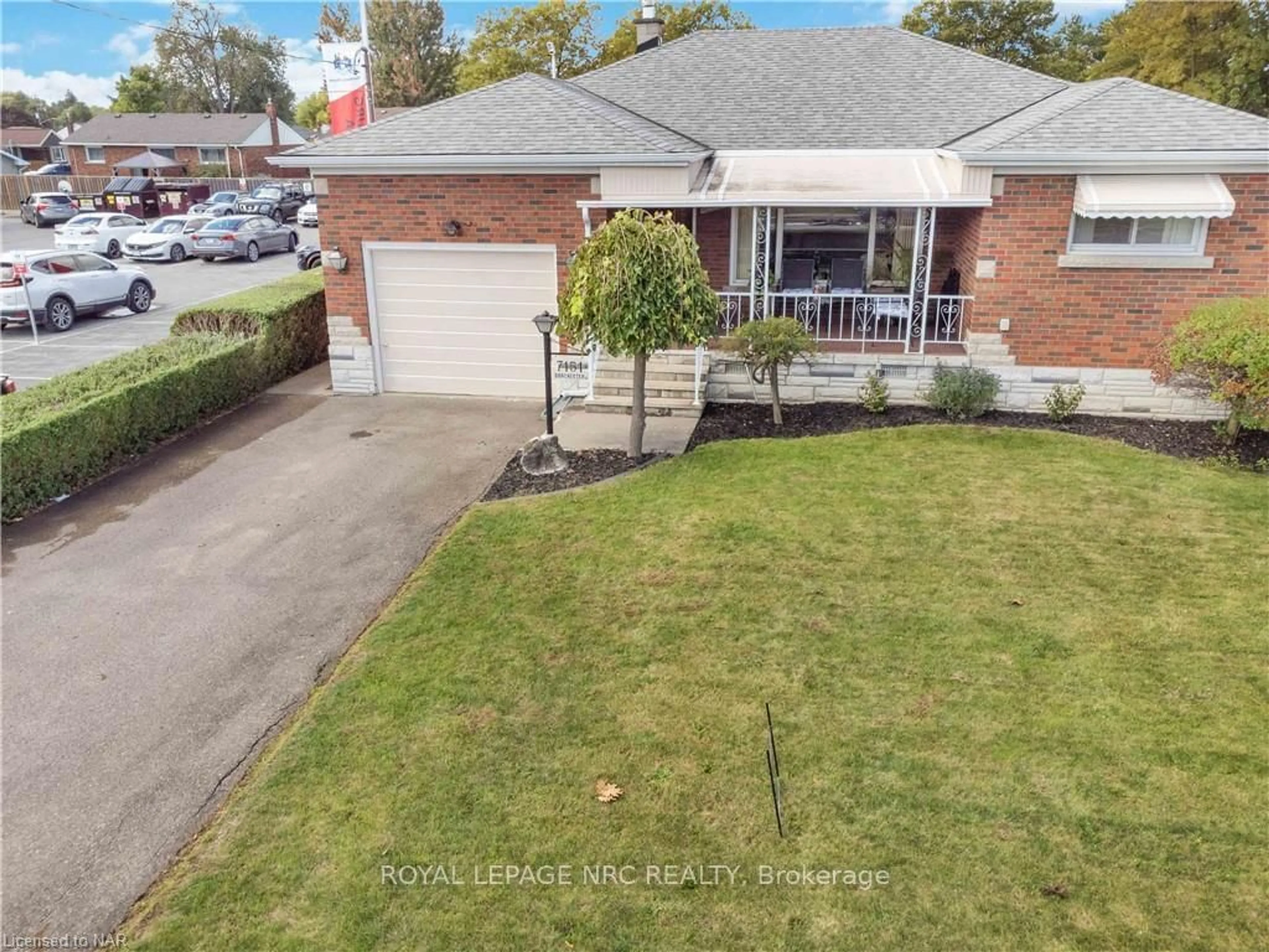 Frontside or backside of a home, the street view for 7151 DORCHESTER Rd, Niagara Falls Ontario L2G 5V7