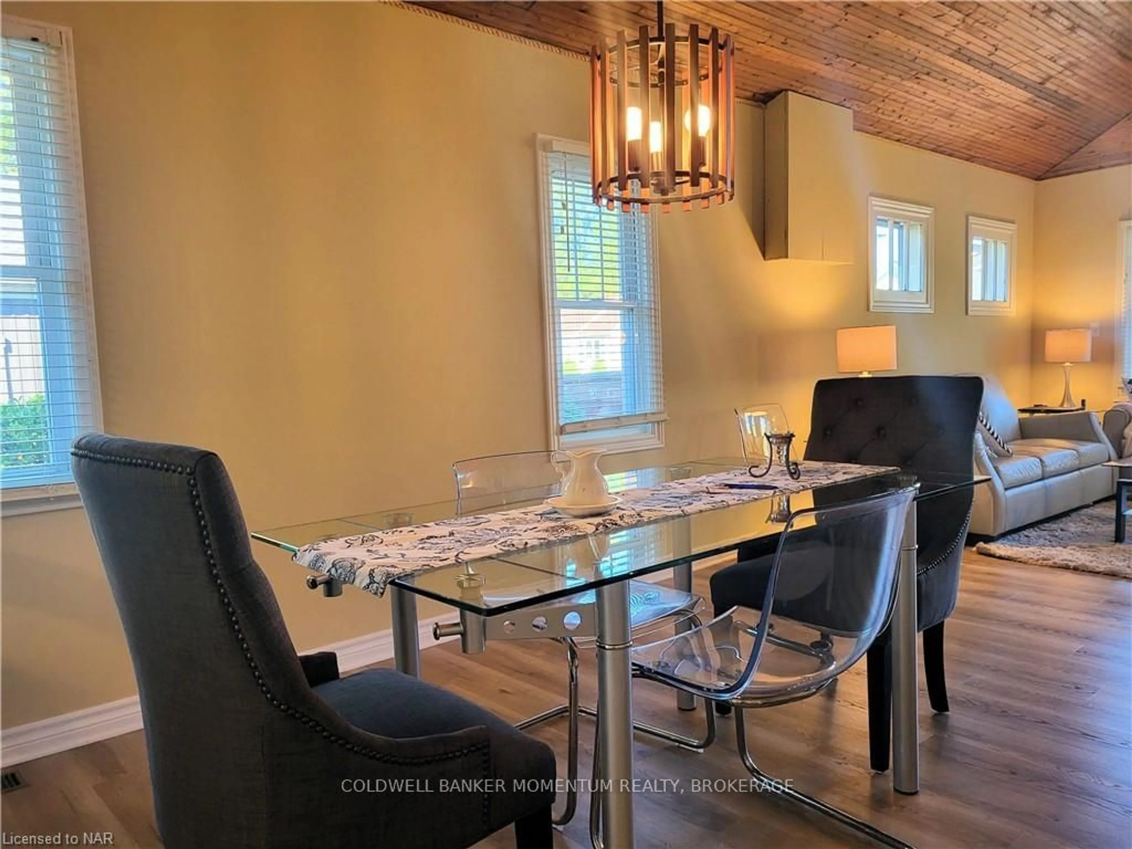 Dining room, wood floors, cottage for 3829 BRUNSWICK Ave, Fort Erie Ontario L0S 1B0