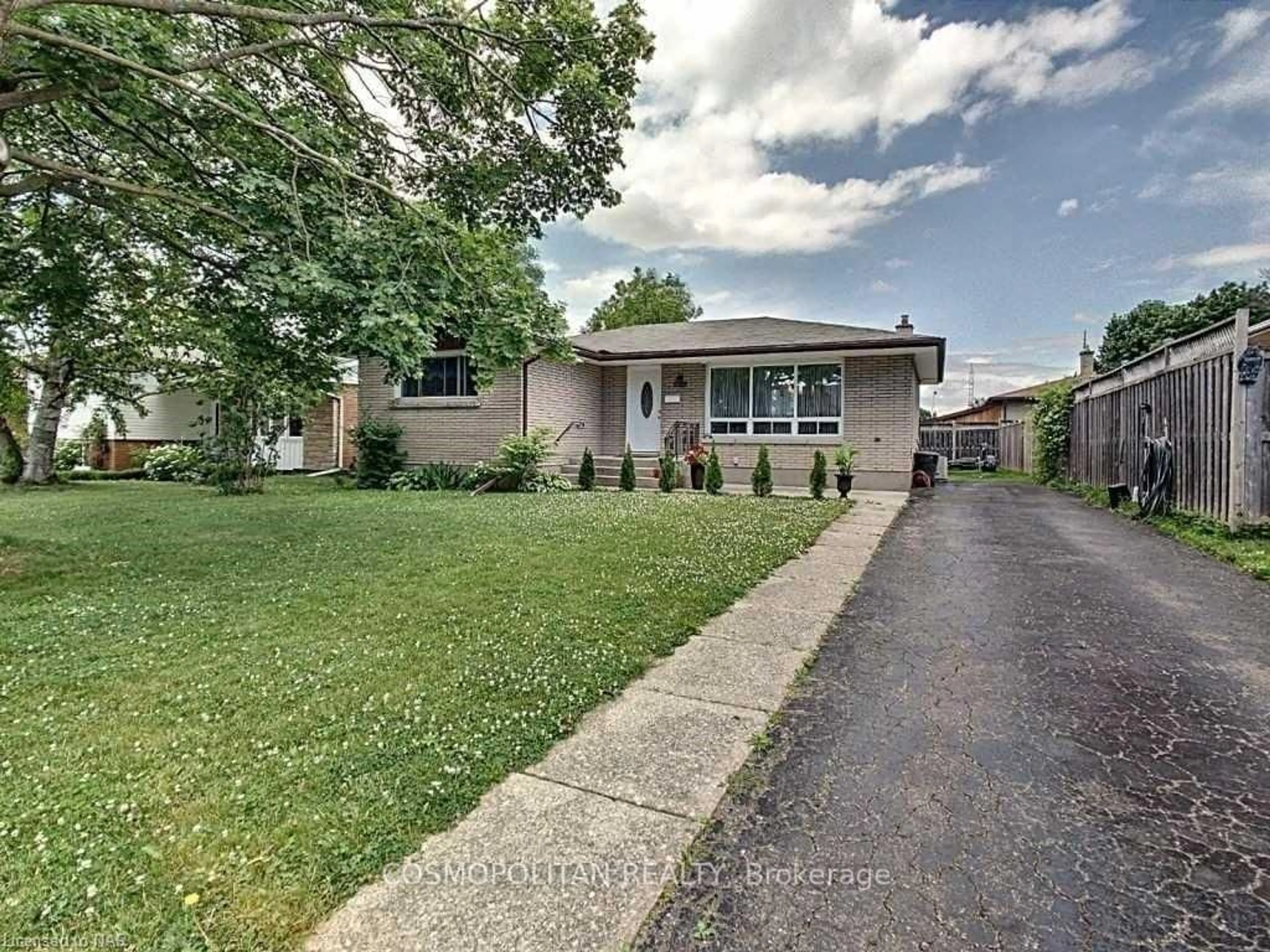 Frontside or backside of a home, the street view for 6631 ARGYLL Cres, Niagara Falls Ontario L2G 5E8