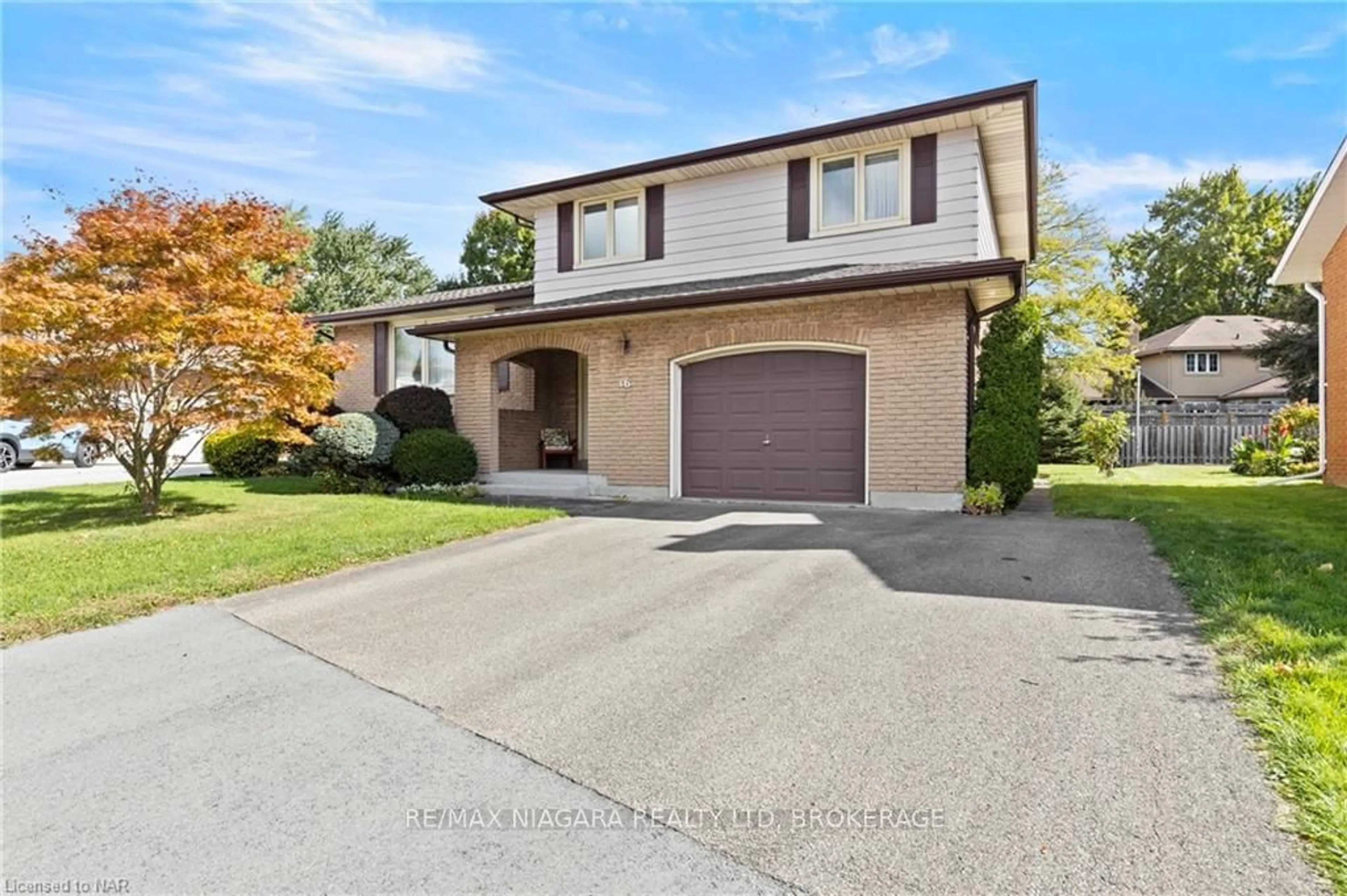 Frontside or backside of a home, the street view for 16 MAUREEN Ave, Welland Ontario L3C 4H6