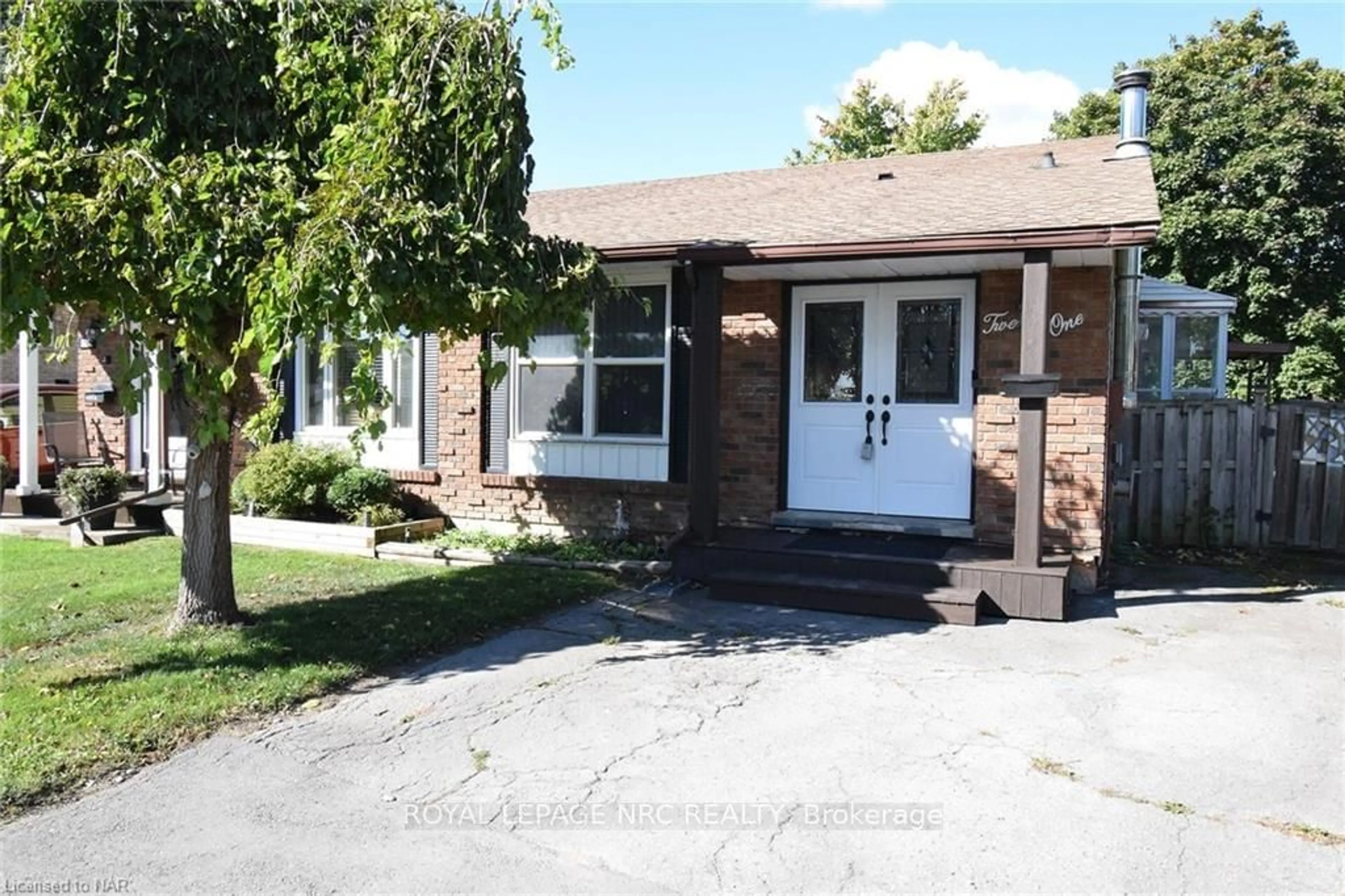 A pic from exterior of the house or condo, cottage for 21 FAIRLAWN Cres, Welland Ontario L3C 5Z2