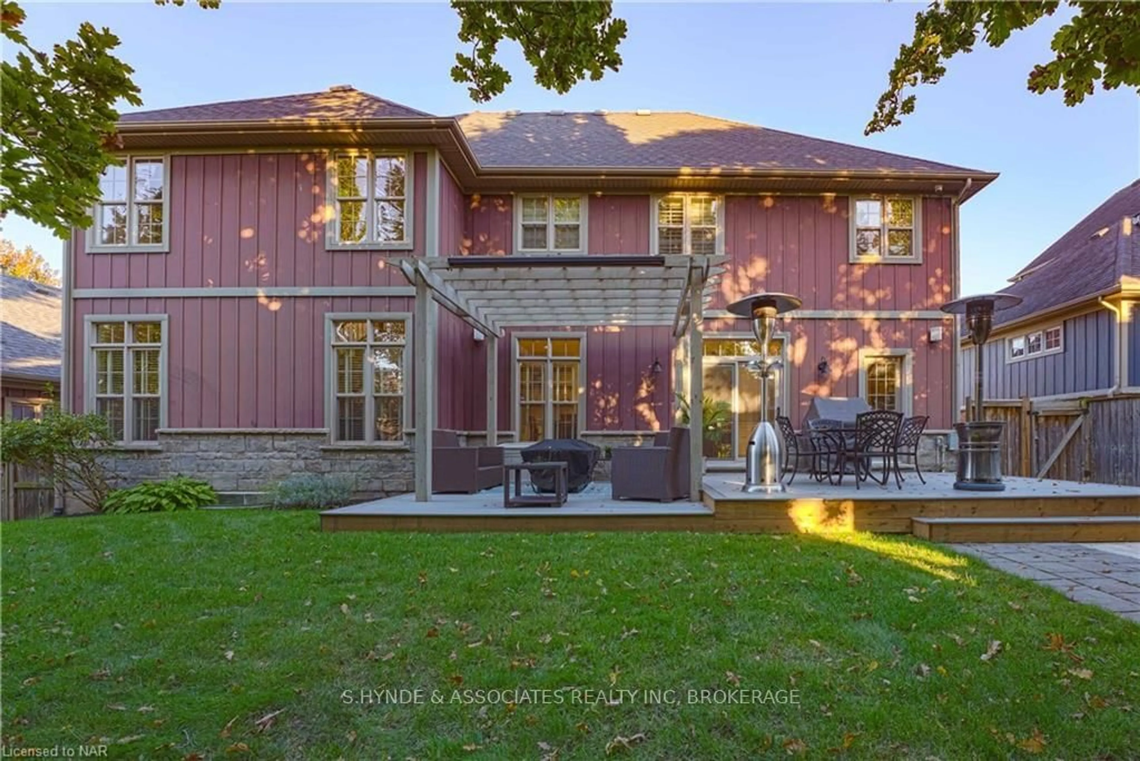 Frontside or backside of a home, cottage for 16 RED HAVEN Dr, Niagara-on-the-Lake Ontario L0S 1P0