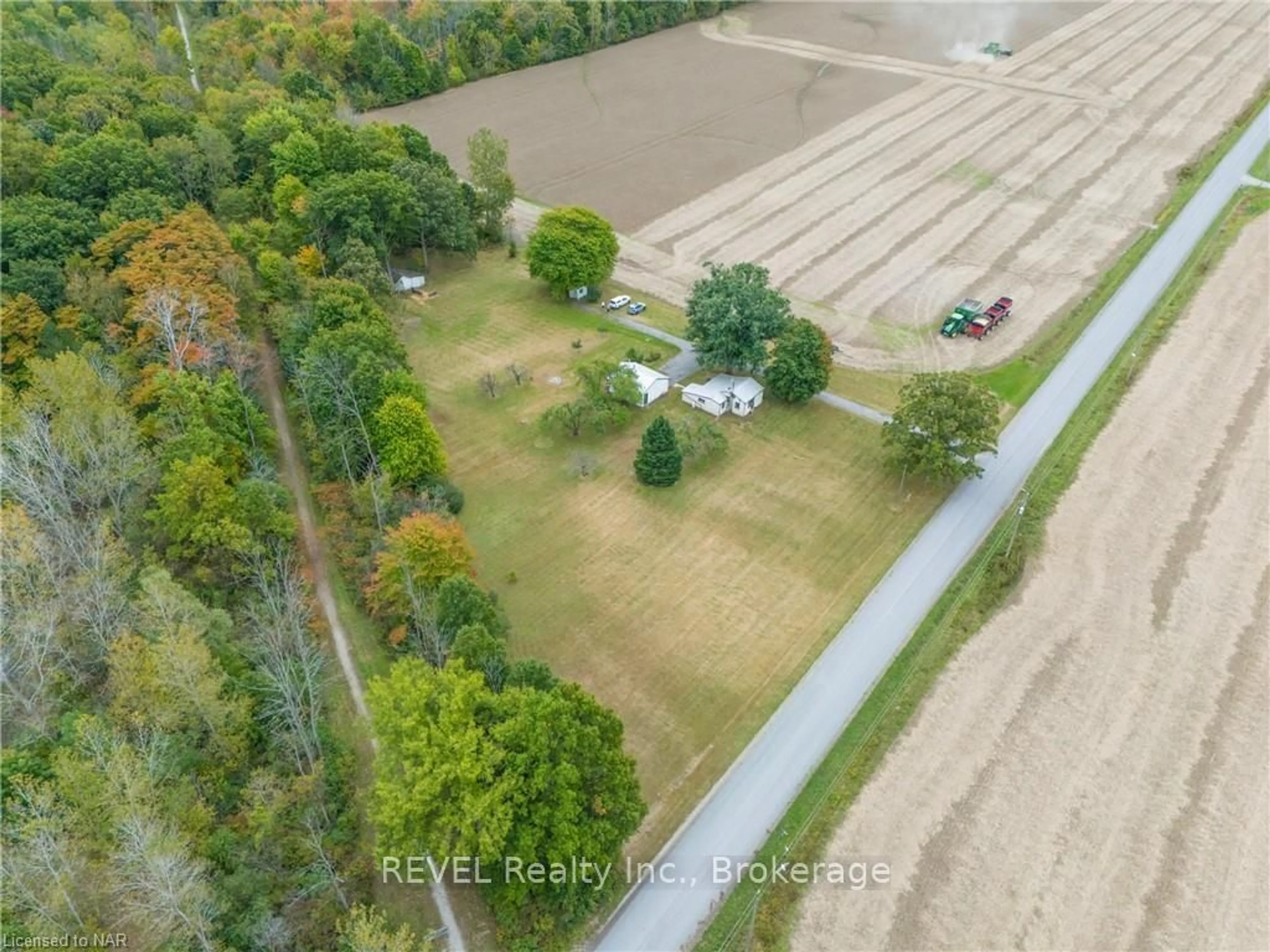 A pic from exterior of the house or condo, the street view for 371 PIHACH St, Pelham Ontario L0S 1C0