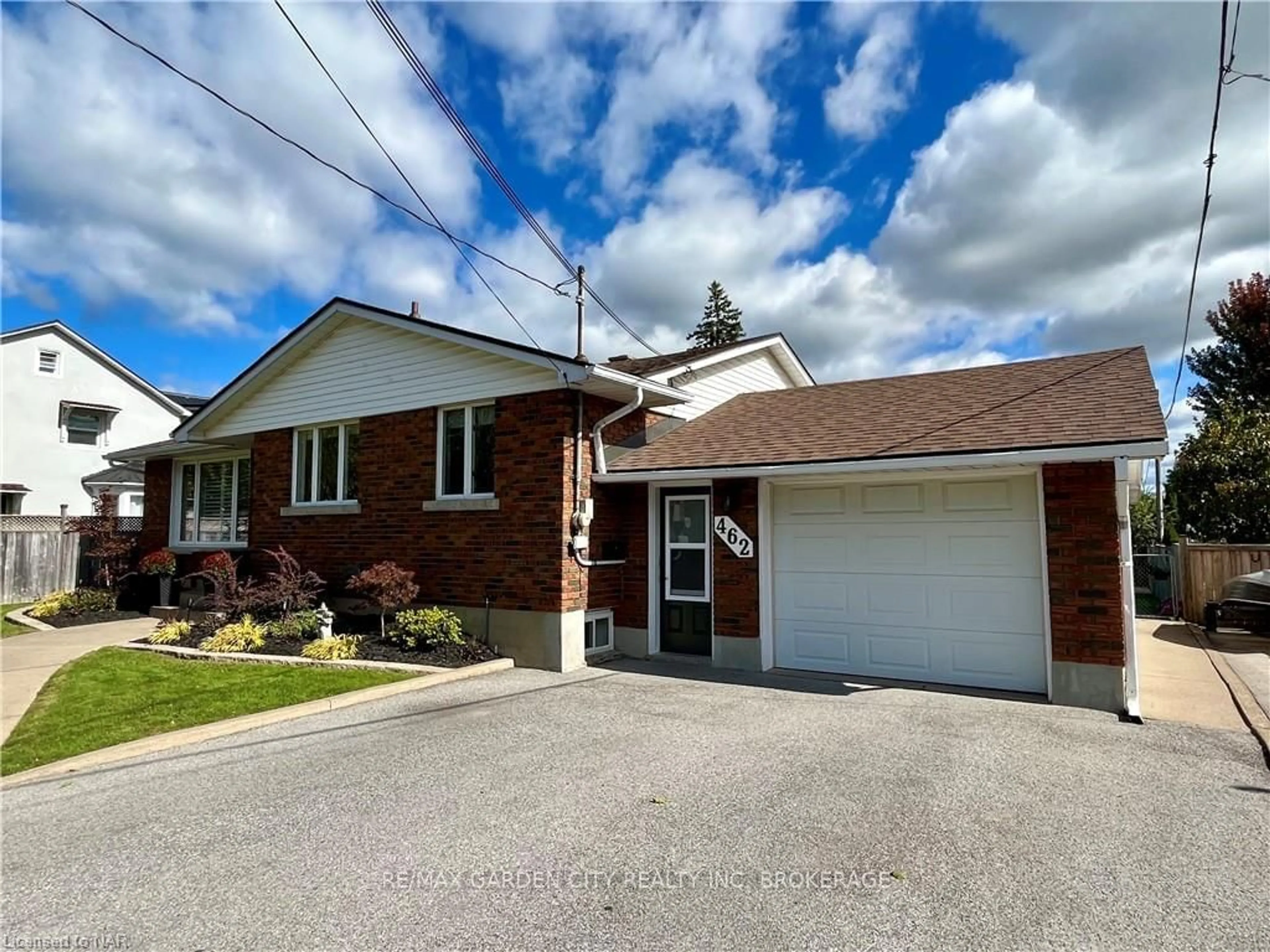 Frontside or backside of a home, cottage for 462 GRANTHAM Ave, St. Catharines Ontario L2M 3J4