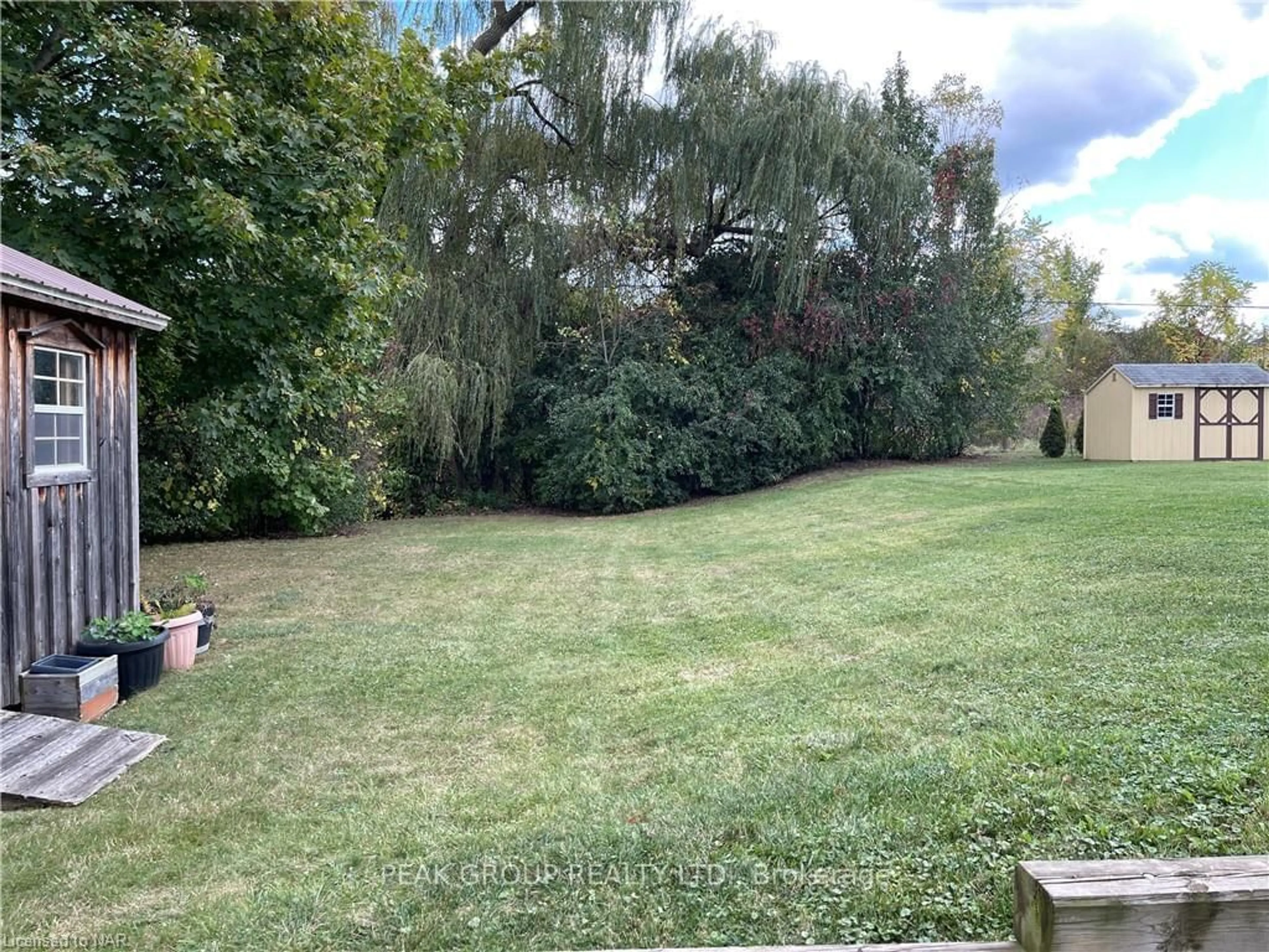 Patio, the fenced backyard for 4456 LYONS CREEK Rd, Niagara Falls Ontario L2E 6S6