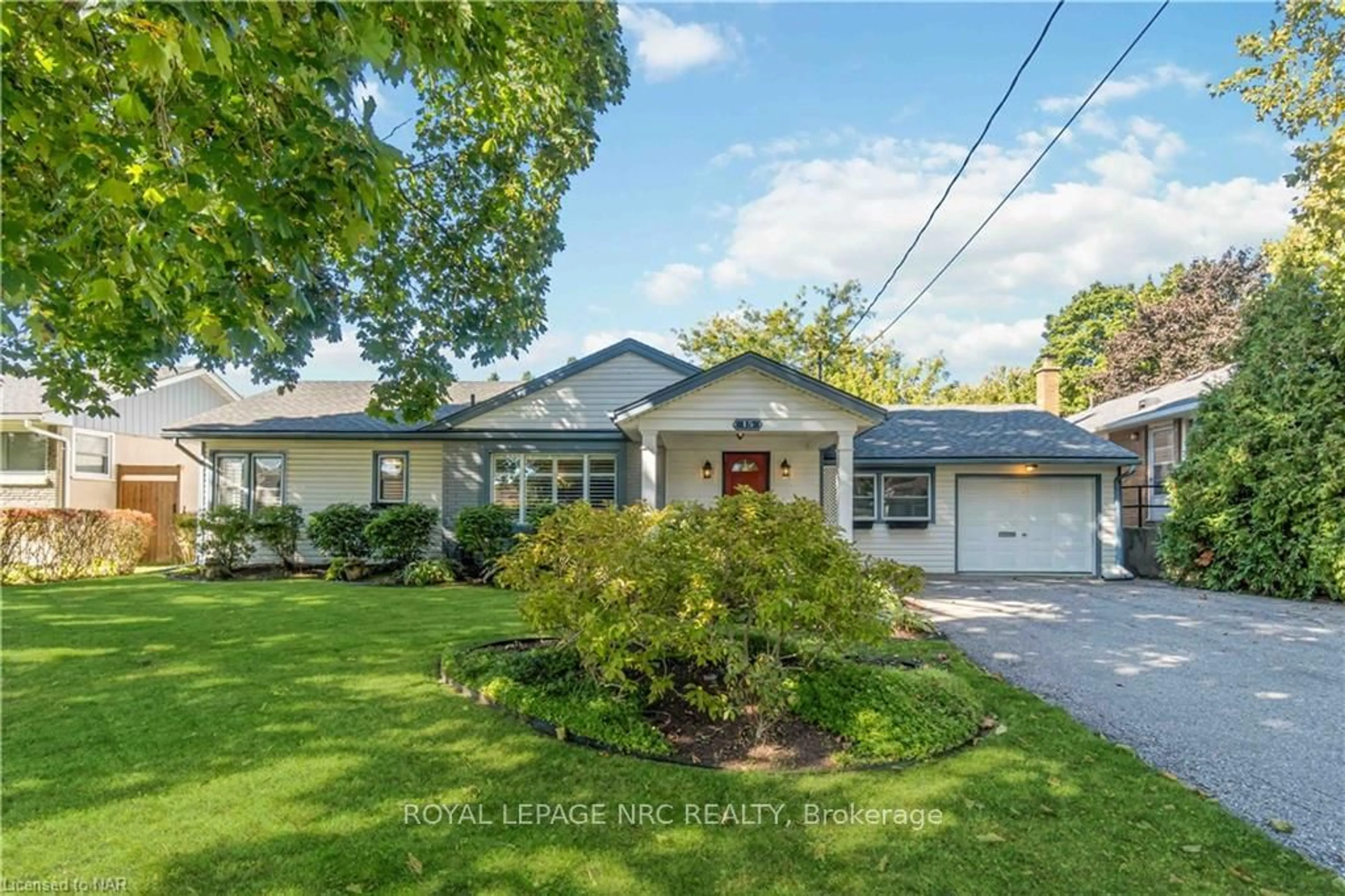 Frontside or backside of a home, cottage for 15 MACKIE St, St. Catharines Ontario L2N 5N6