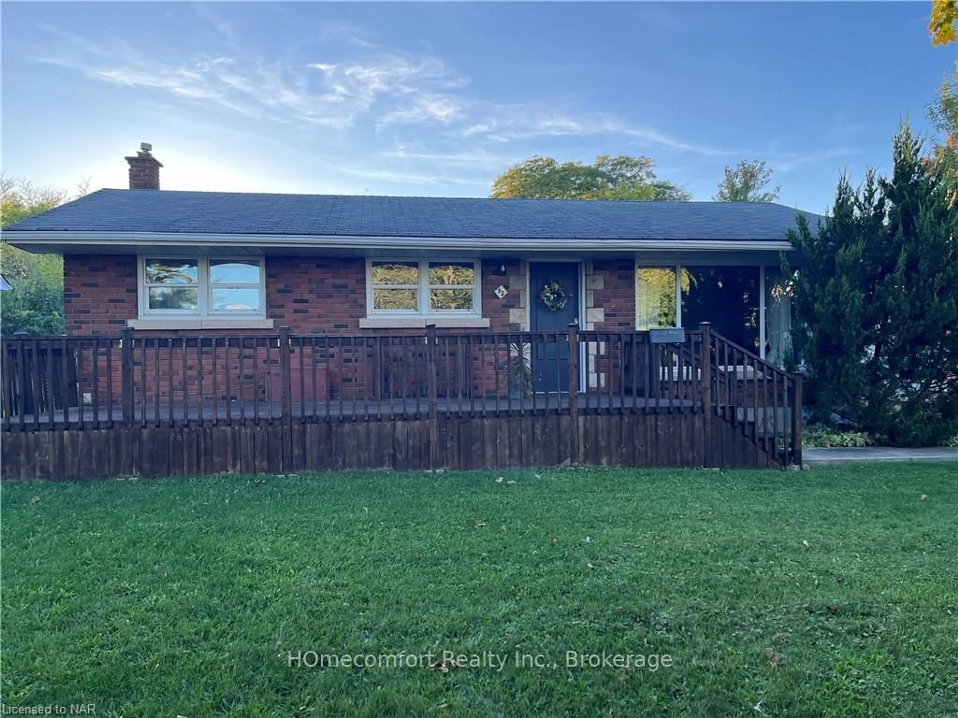 Frontside or backside of a home, cottage for 92 JACOBSON Ave, St. Catharines Ontario L2T 3A3