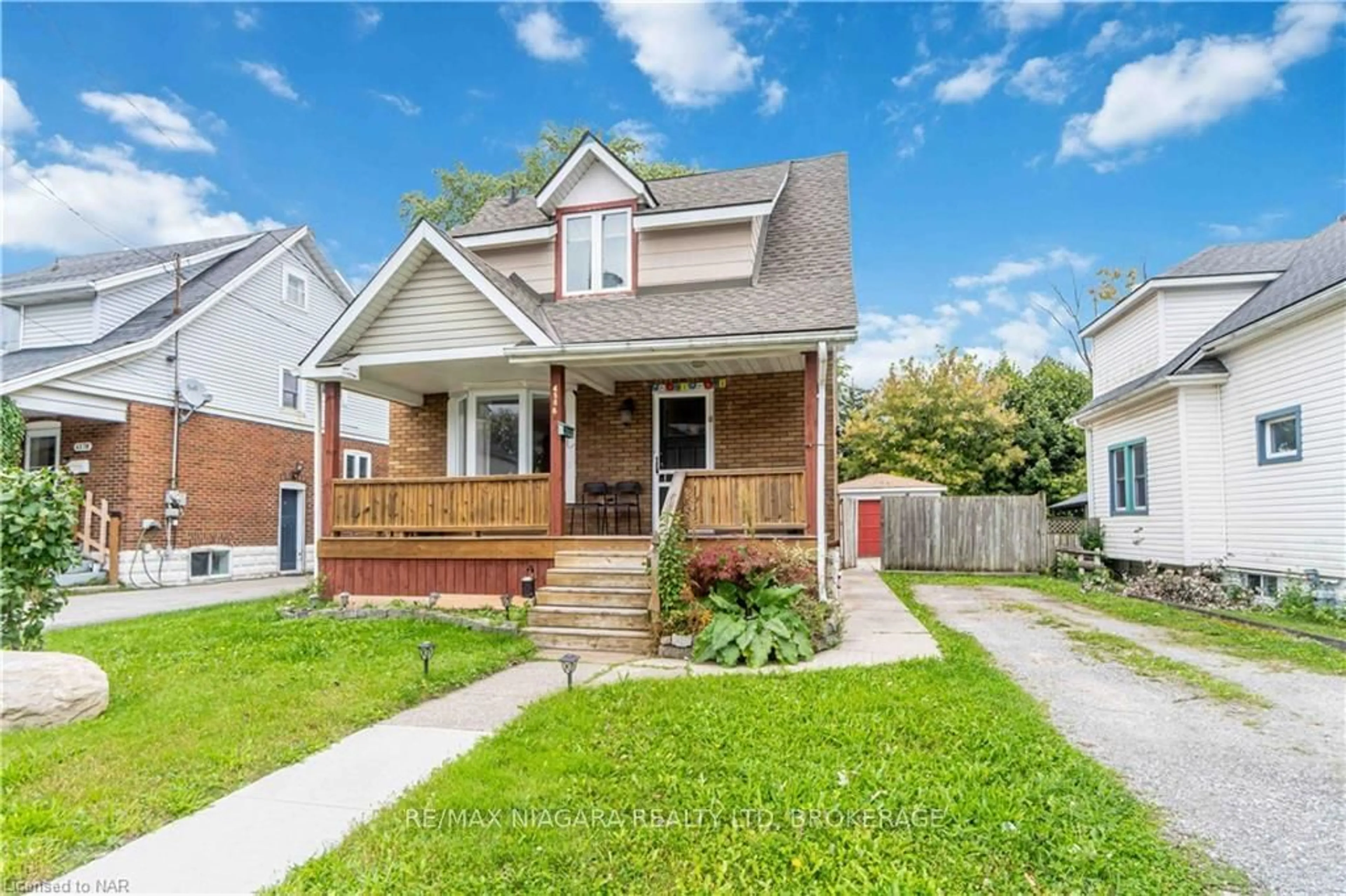 Frontside or backside of a home, cottage for 4586 FIFTH Ave, Niagara Falls Ontario L2E 4R6