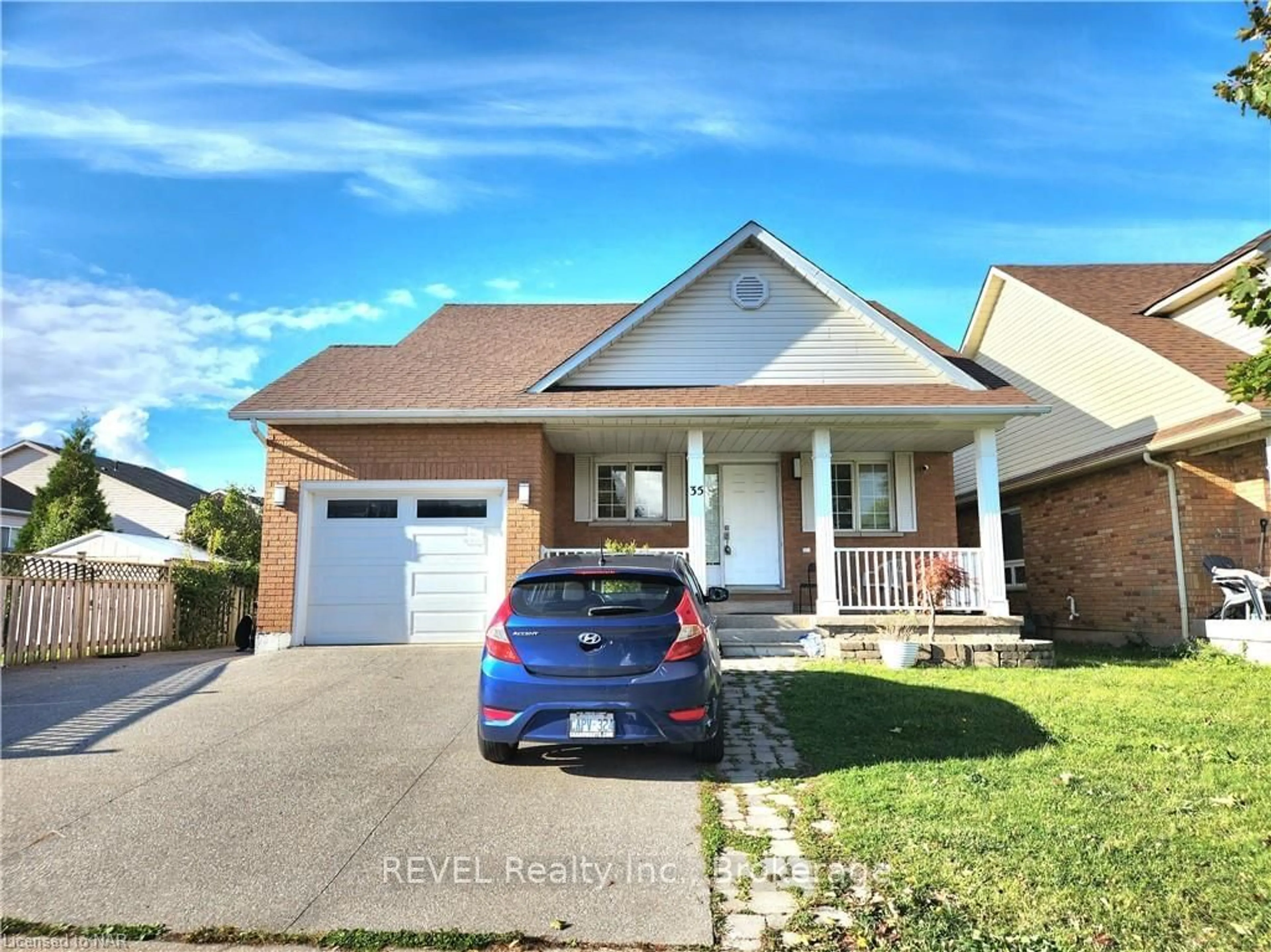 Frontside or backside of a home, the street view for 35 SUMMERS Dr, Thorold Ontario L2V 4Z9