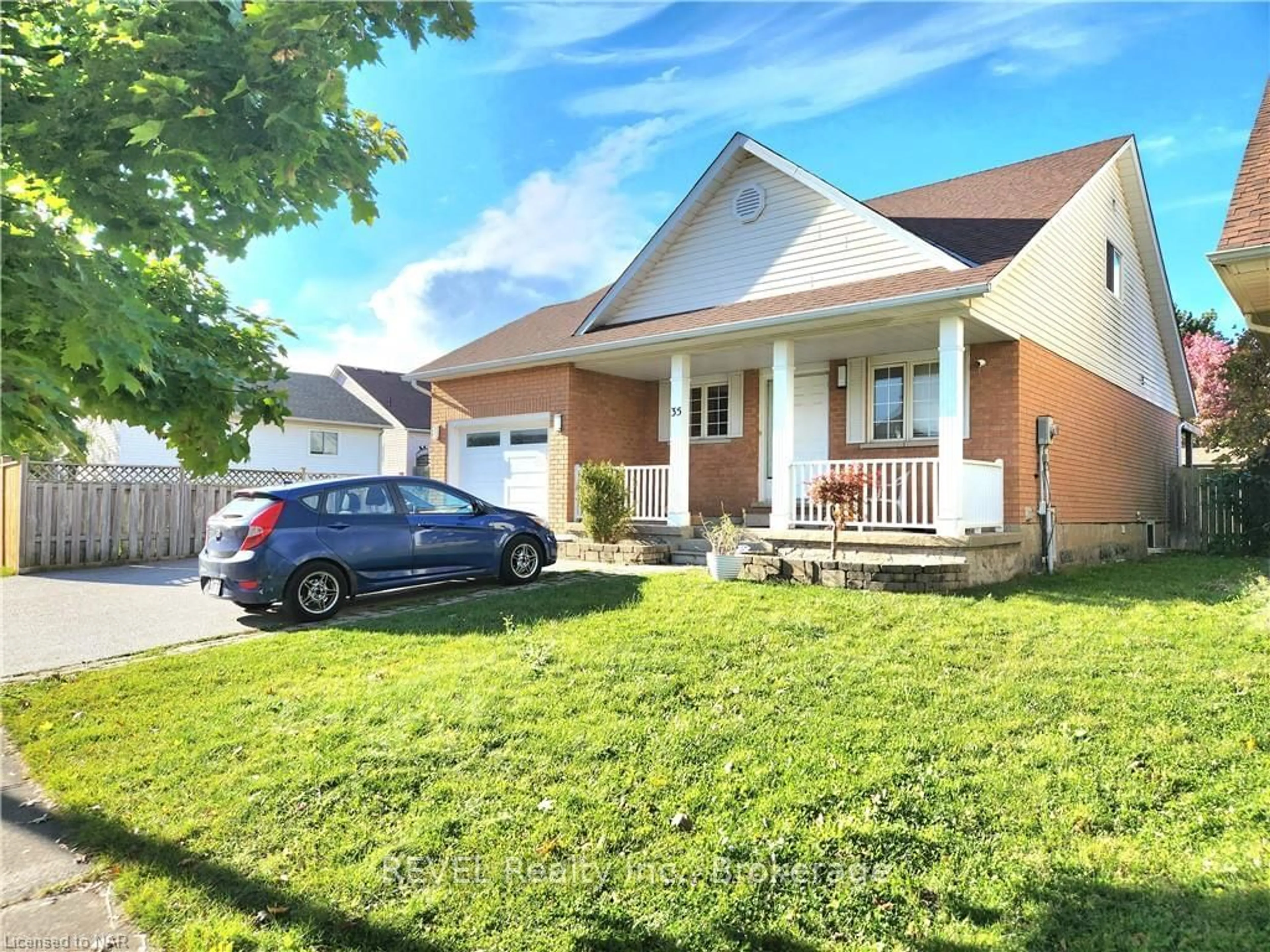 Frontside or backside of a home, the street view for 35 SUMMERS Dr, Thorold Ontario L2V 4Z9