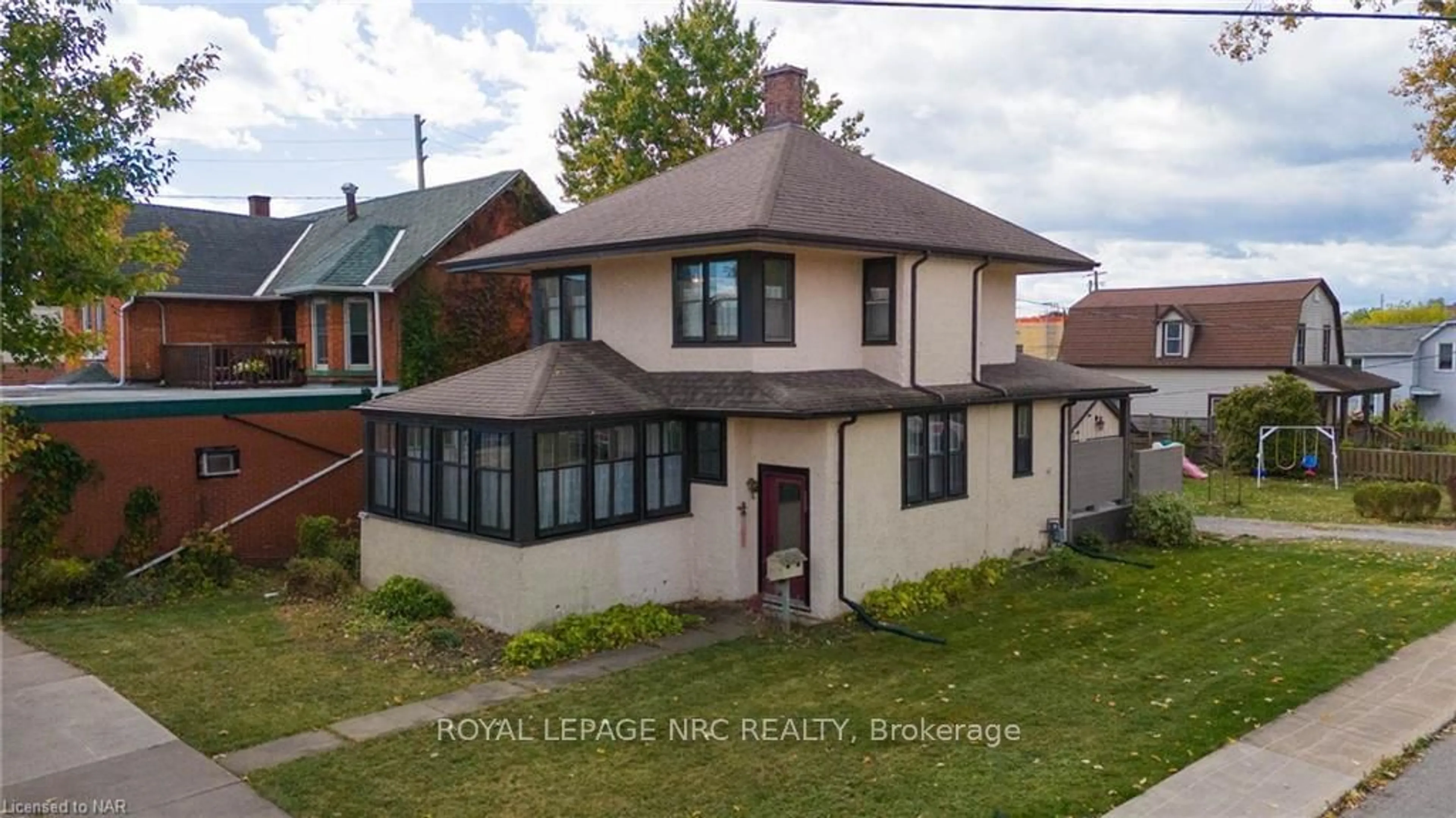 Frontside or backside of a home, the front or back of building for 268 CATHARINE St, Port Colborne Ontario L3K 4K9