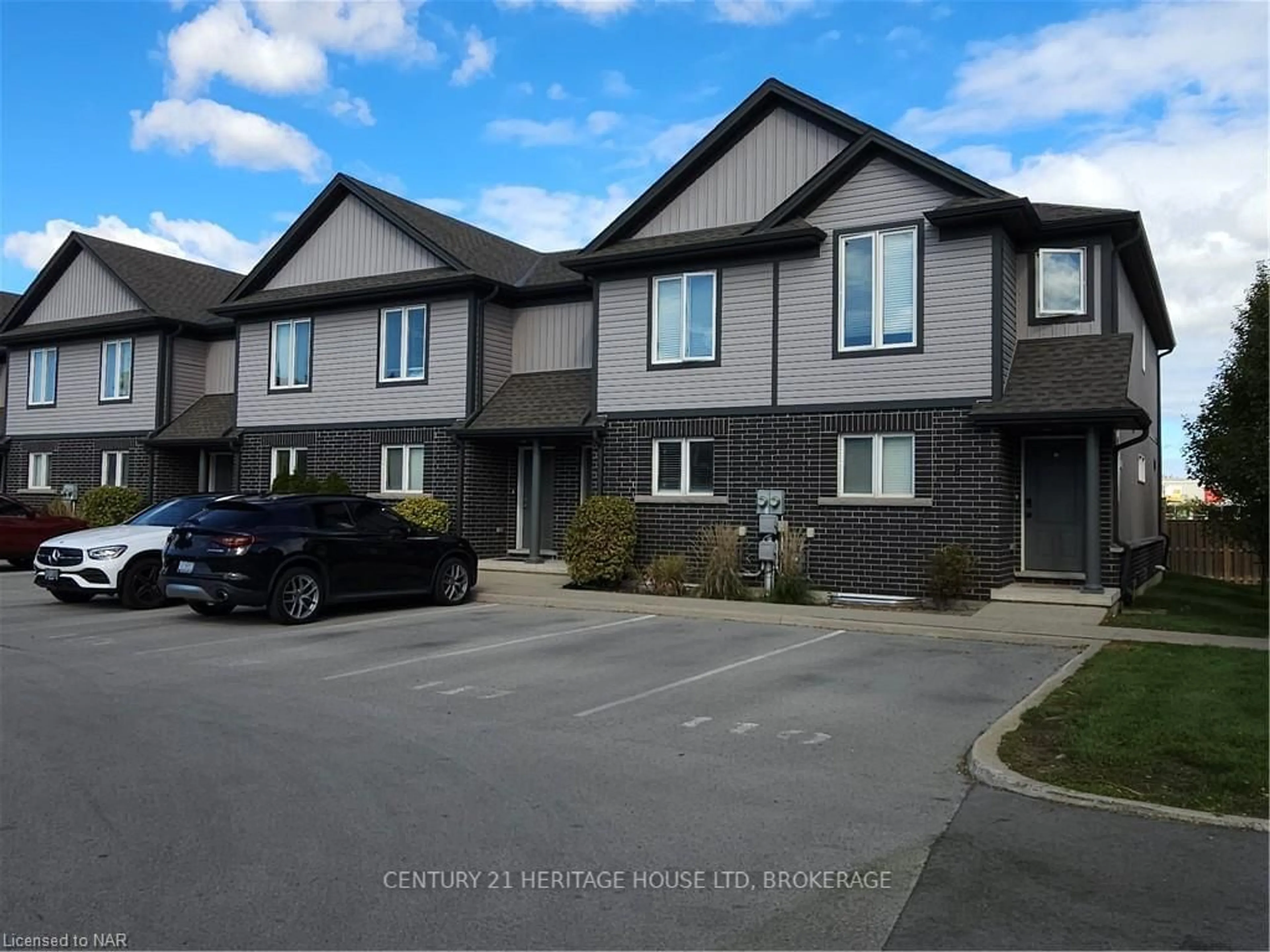 A pic from exterior of the house or condo, the street view for 7768 ASCOT CIRCLE #7, Niagara Falls Ontario L2H 3P9