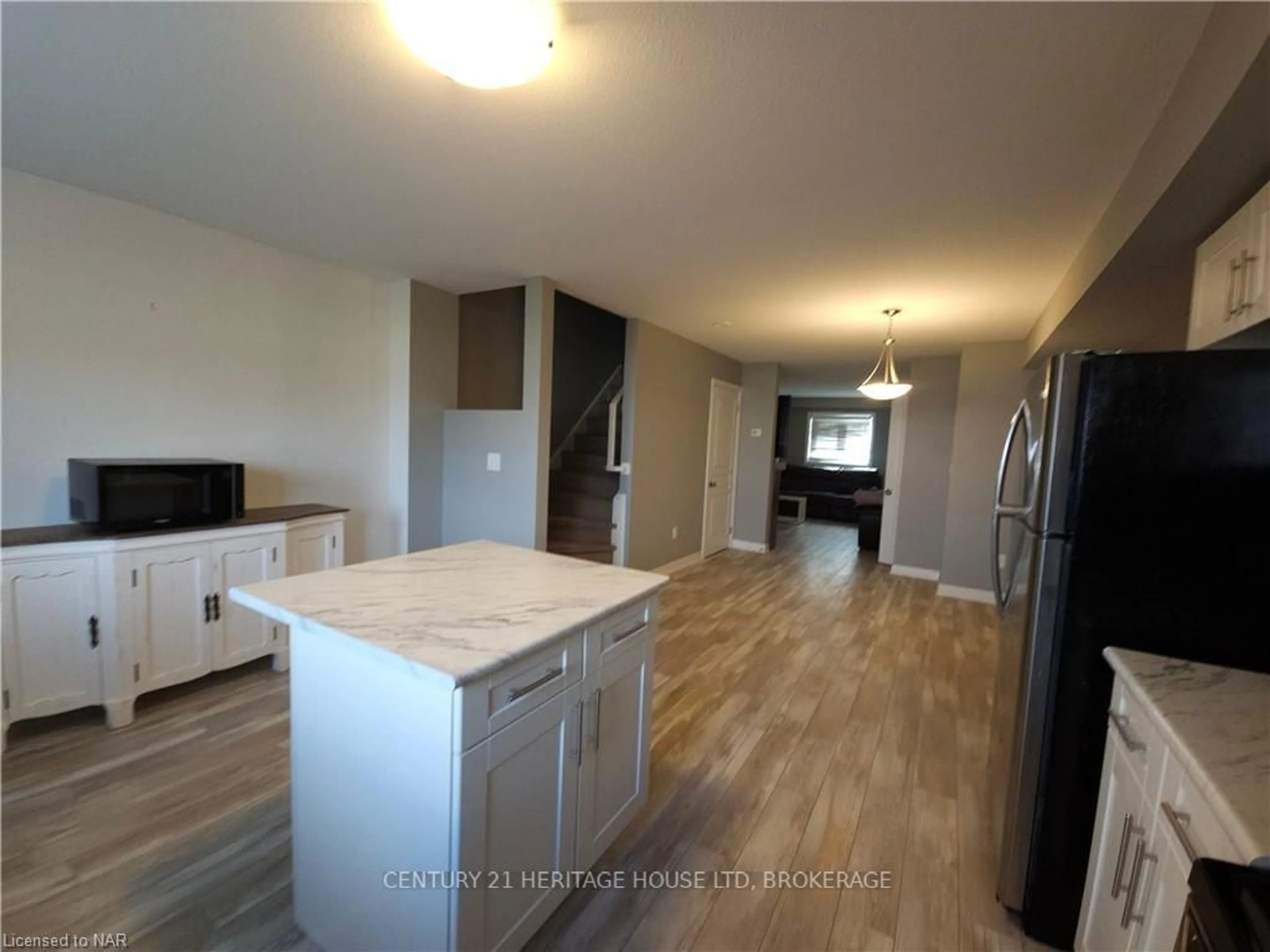 Open concept kitchen for 7768 ASCOT CIRCLE #7, Niagara Falls Ontario L2H 3P9