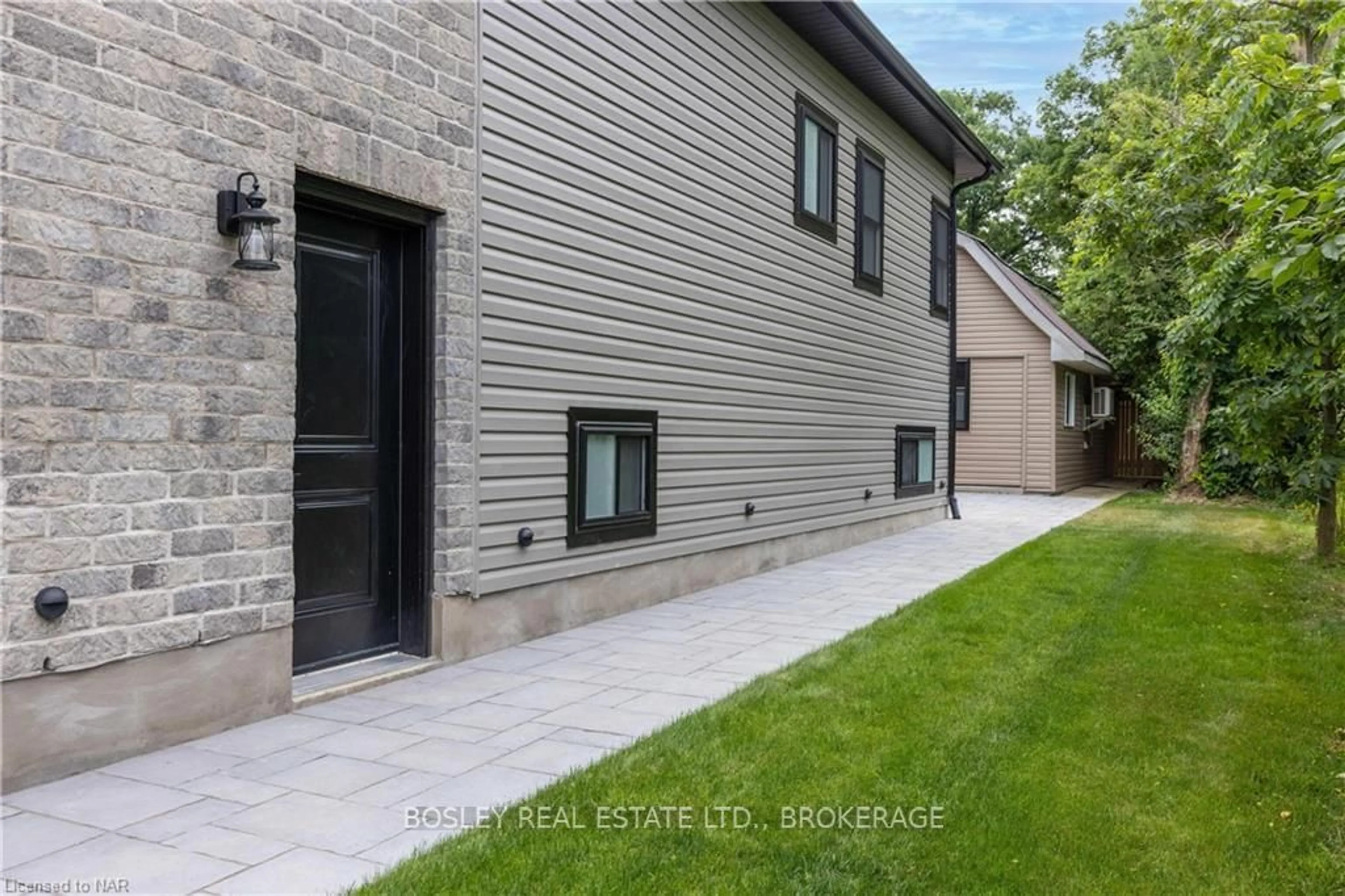 Home with brick exterior material for 681 WARNER Rd, Niagara-on-the-Lake Ontario L0S 1P0