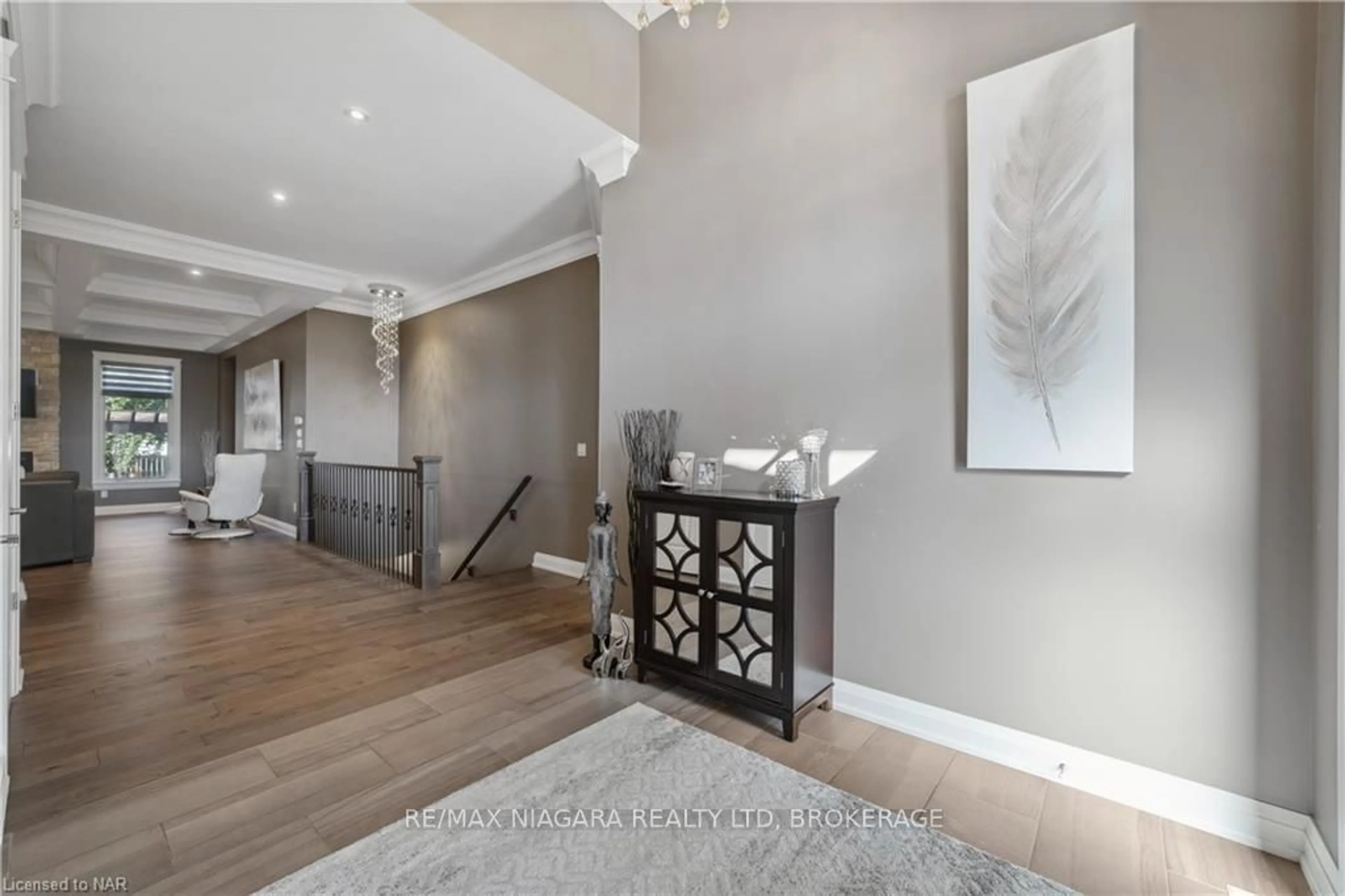 Indoor entryway, wood floors for 34 ANGELS Dr, Niagara-on-the-Lake Ontario L0S 1J1