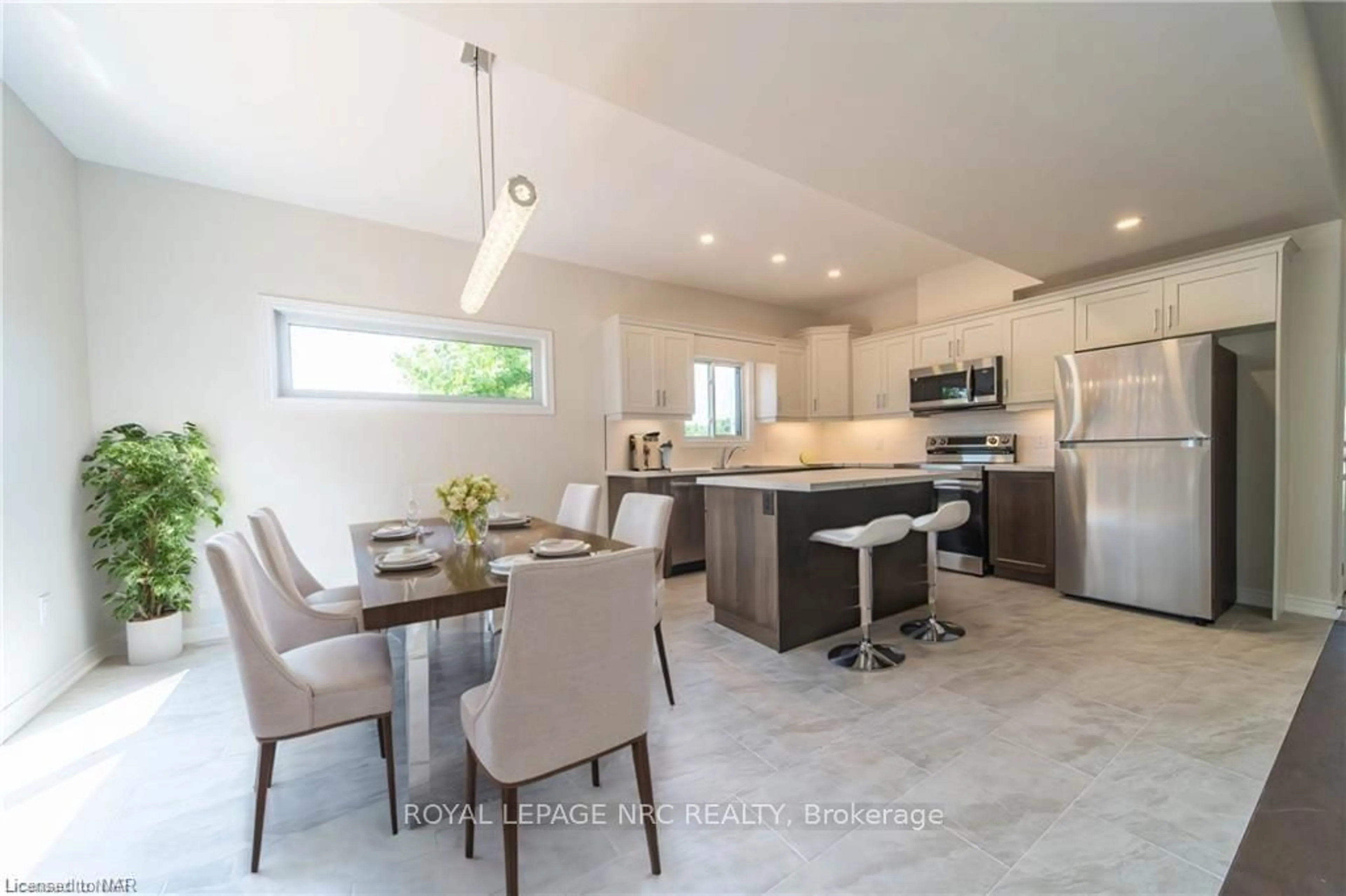 Open concept kitchen for 427 VINE St #B, St. Catharines Ontario L2M 3S6