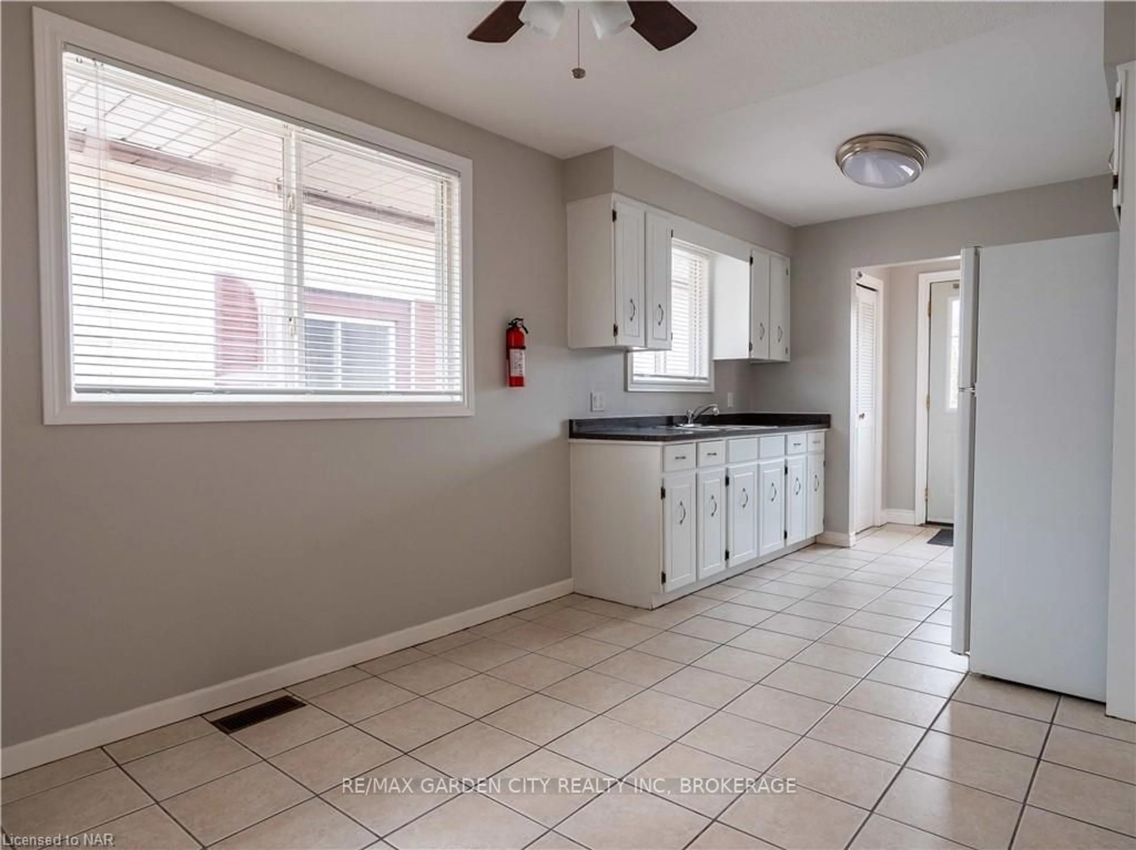 Kitchen, cement floor, cottage for 9 CHURCHILL St, St. Catharines Ontario L2S 2P3